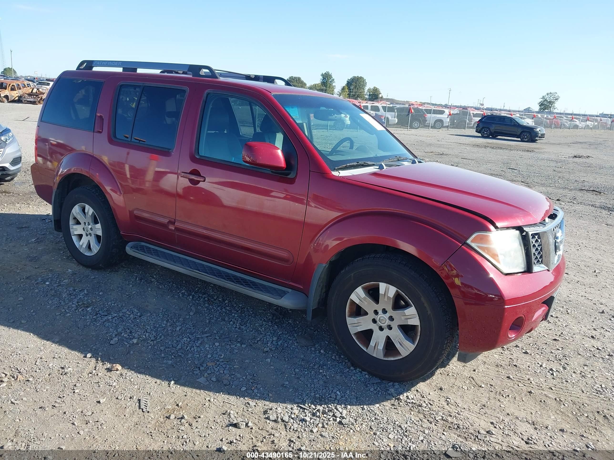 2005 Nissan Pathfinder Le Red vin: 5N1AR18U25C700434
