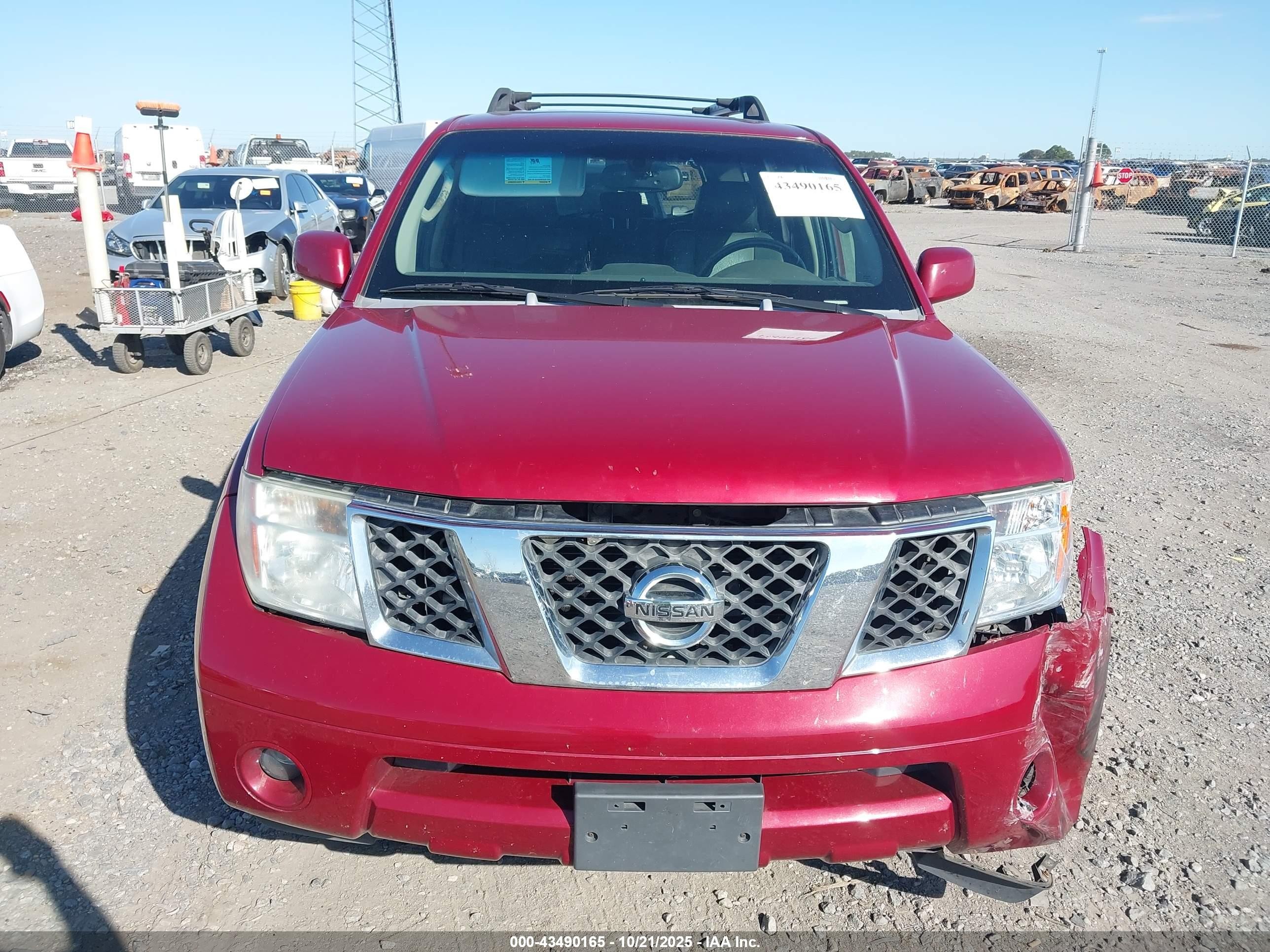 2005 Nissan Pathfinder Le Red vin: 5N1AR18U25C700434