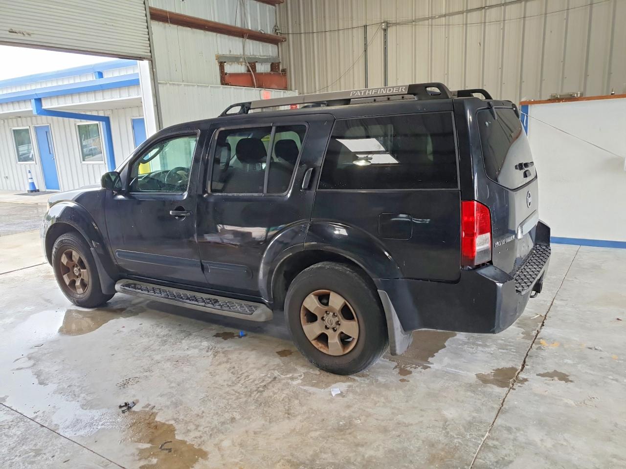 2005 Nissan Pathfinder Xe Black vin: 5N1AR18U25C773898