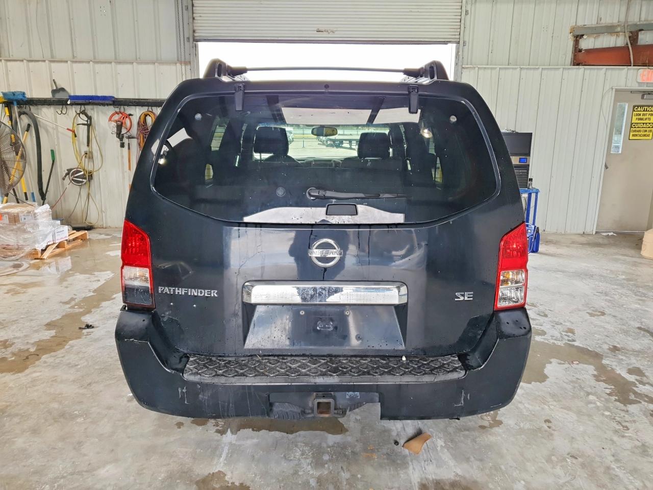 2005 Nissan Pathfinder Xe Black vin: 5N1AR18U25C773898
