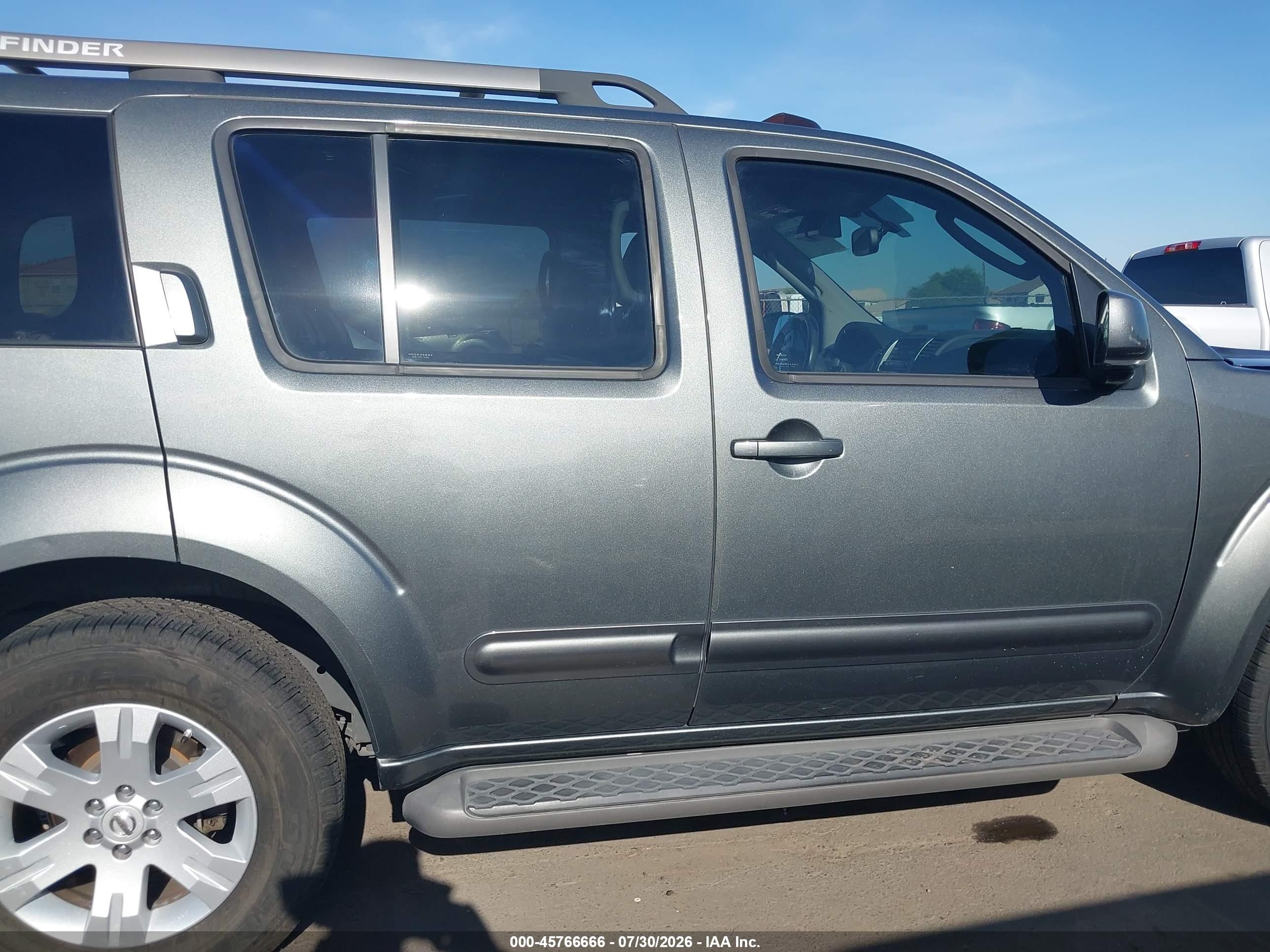 2007 Nissan Pathfinder Le Gray vin: 5N1AR18U27C628363