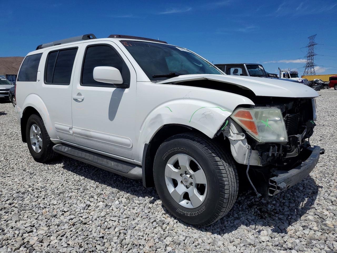 2005 Nissan Pathfinder Xe White vin: 5N1AR18U35C756933