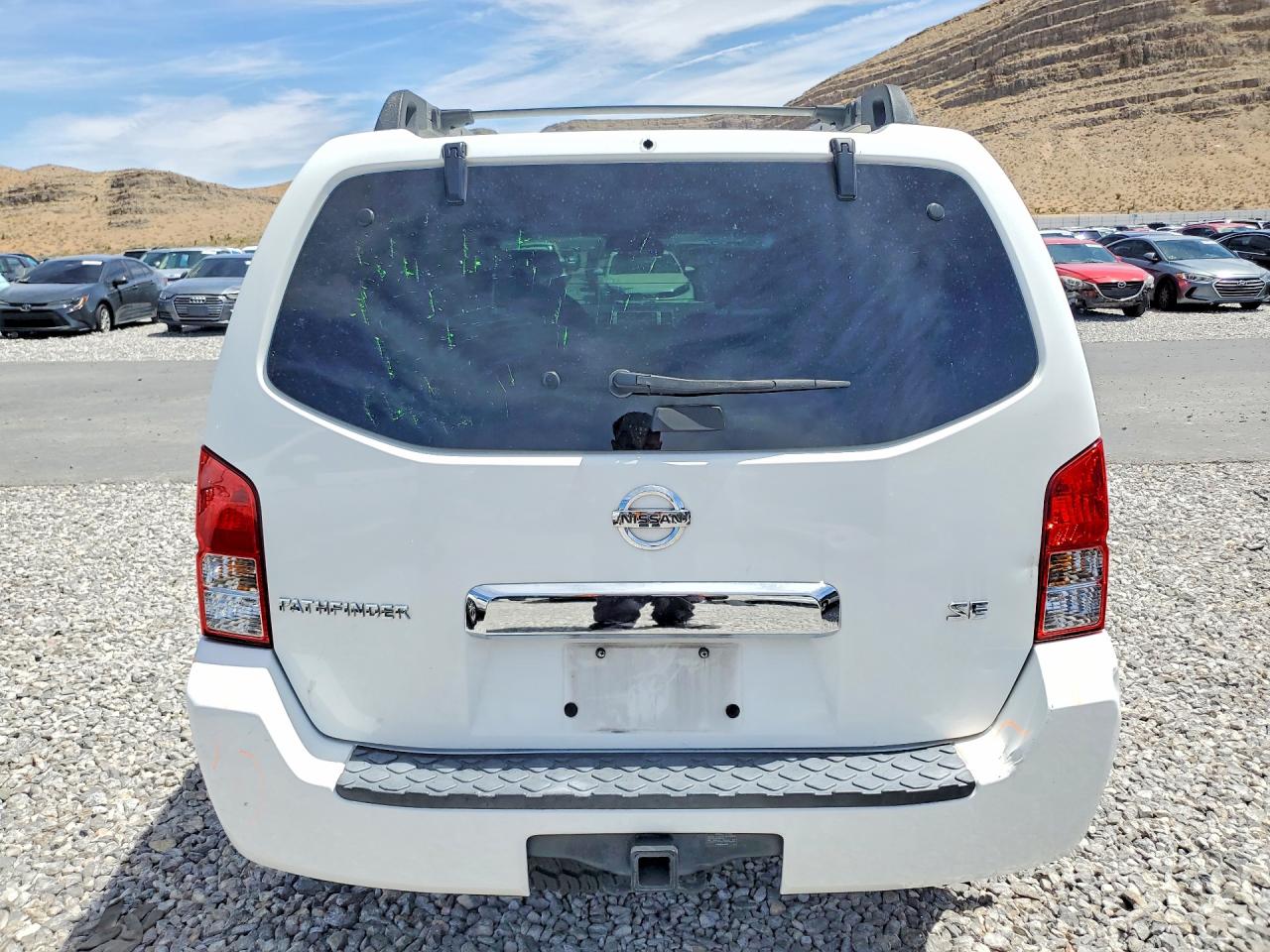 2005 Nissan Pathfinder Xe White vin: 5N1AR18U35C756933