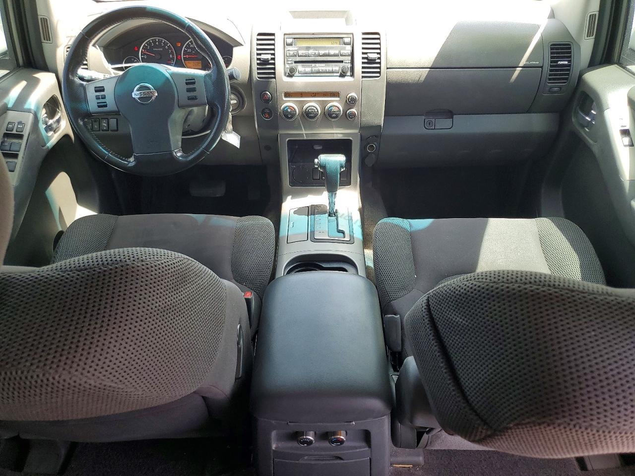 2005 Nissan Pathfinder Xe White vin: 5N1AR18U35C756933