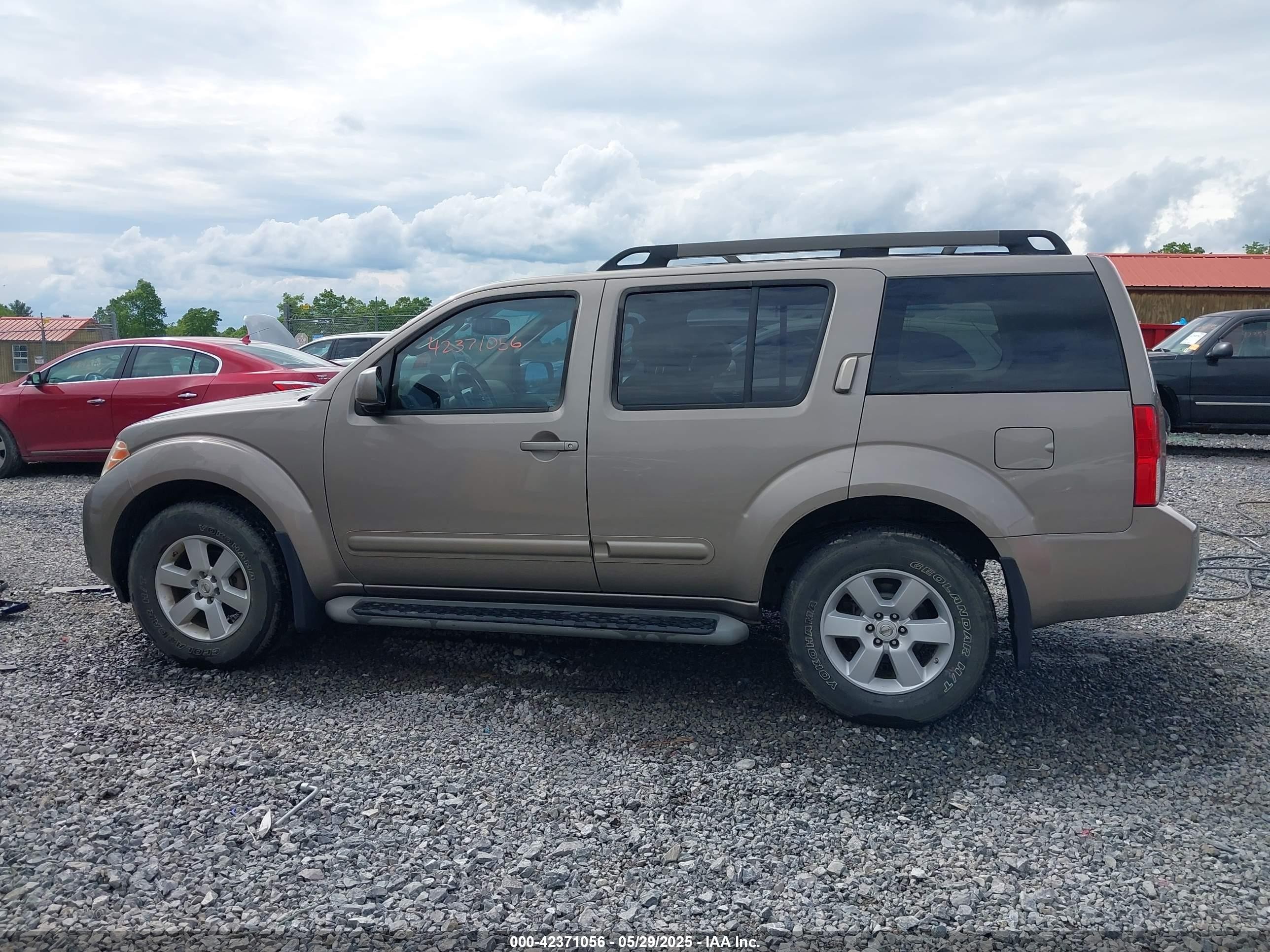 2008 Nissan Pathfinder Se Золотой vin: 5N1AR18U38C650857