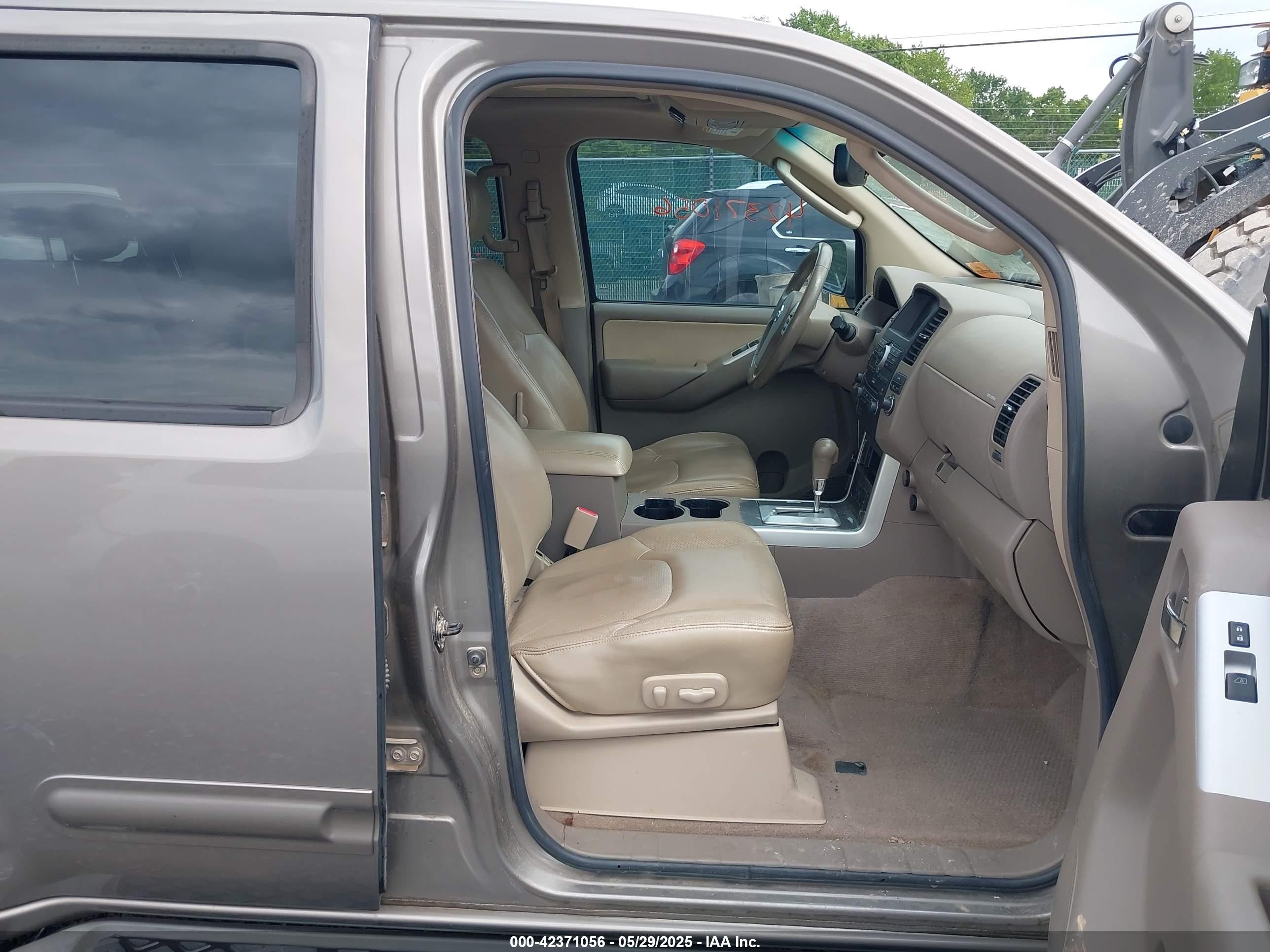 2008 Nissan Pathfinder Se Золотой vin: 5N1AR18U38C650857