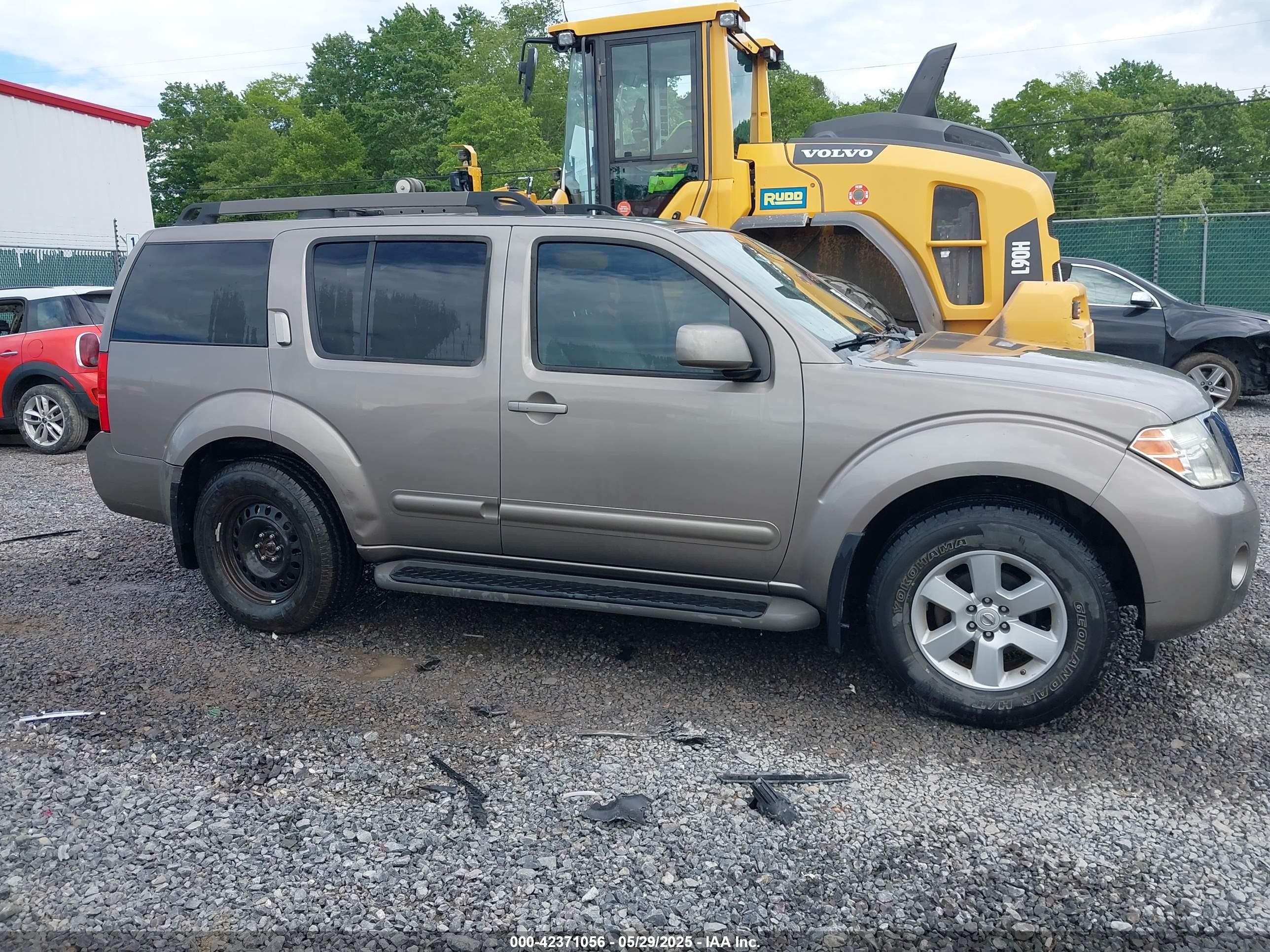 2008 Nissan Pathfinder Se Золотой vin: 5N1AR18U38C650857