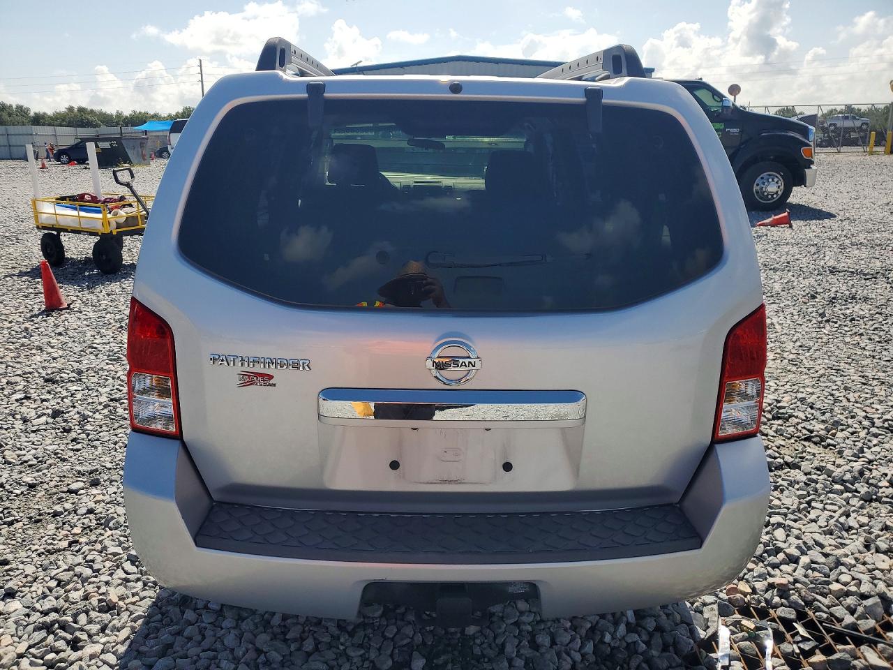 2008 Nissan Pathfinder S Silver vin: 5N1AR18U38C667125