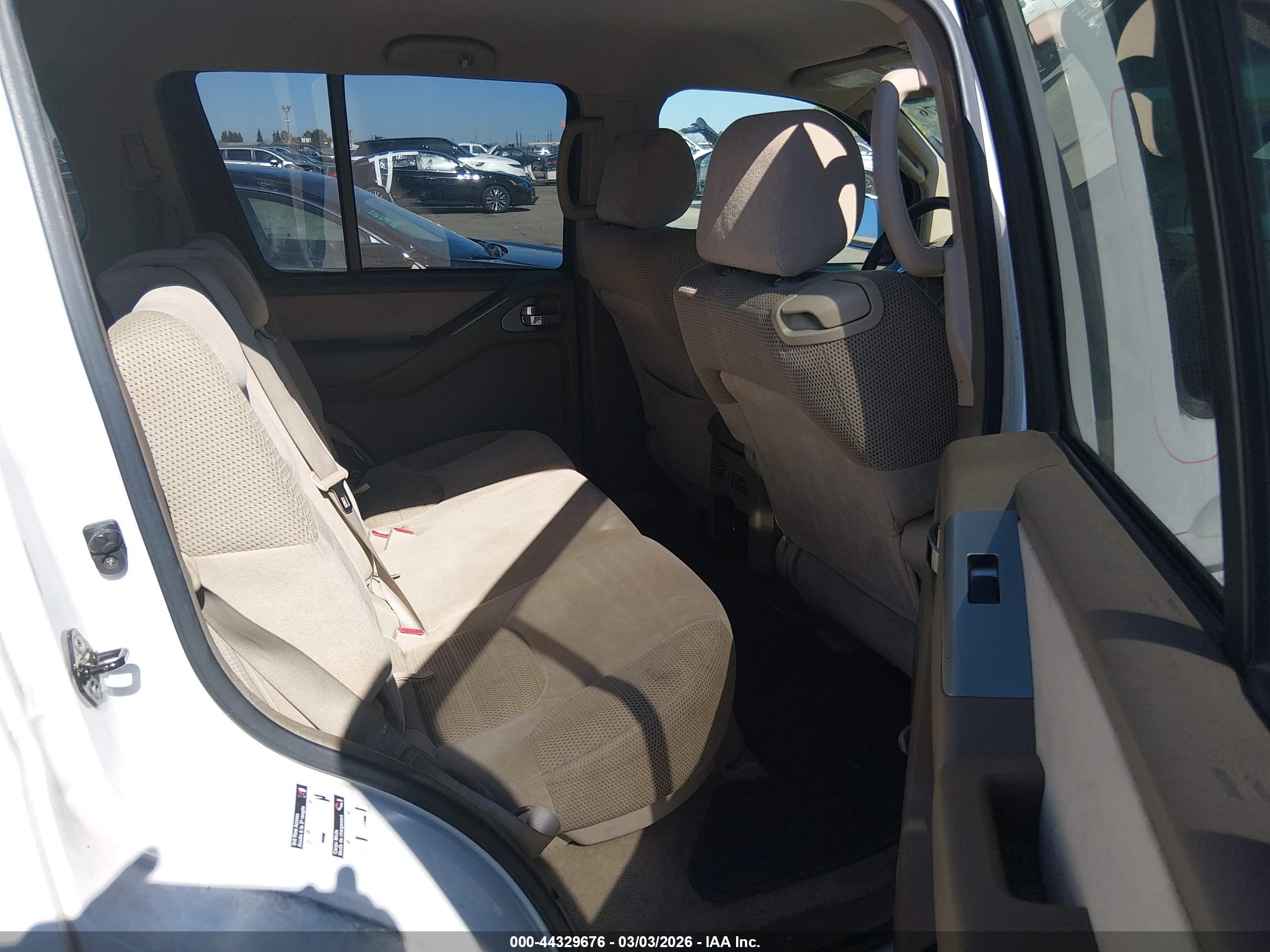 2006 Nissan Pathfinder Se White vin: 5N1AR18U46C600448
