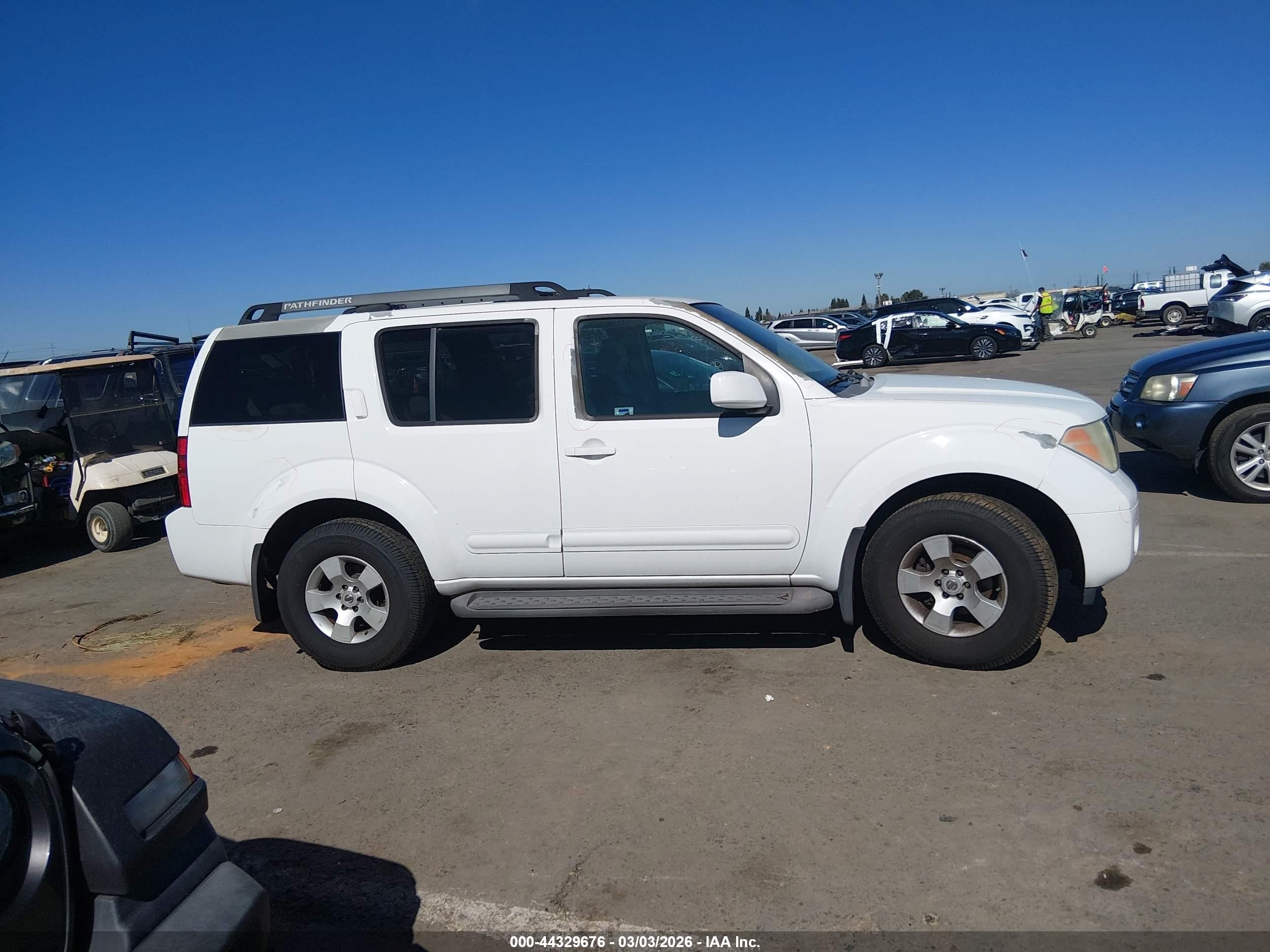 2006 Nissan Pathfinder Se White vin: 5N1AR18U46C600448