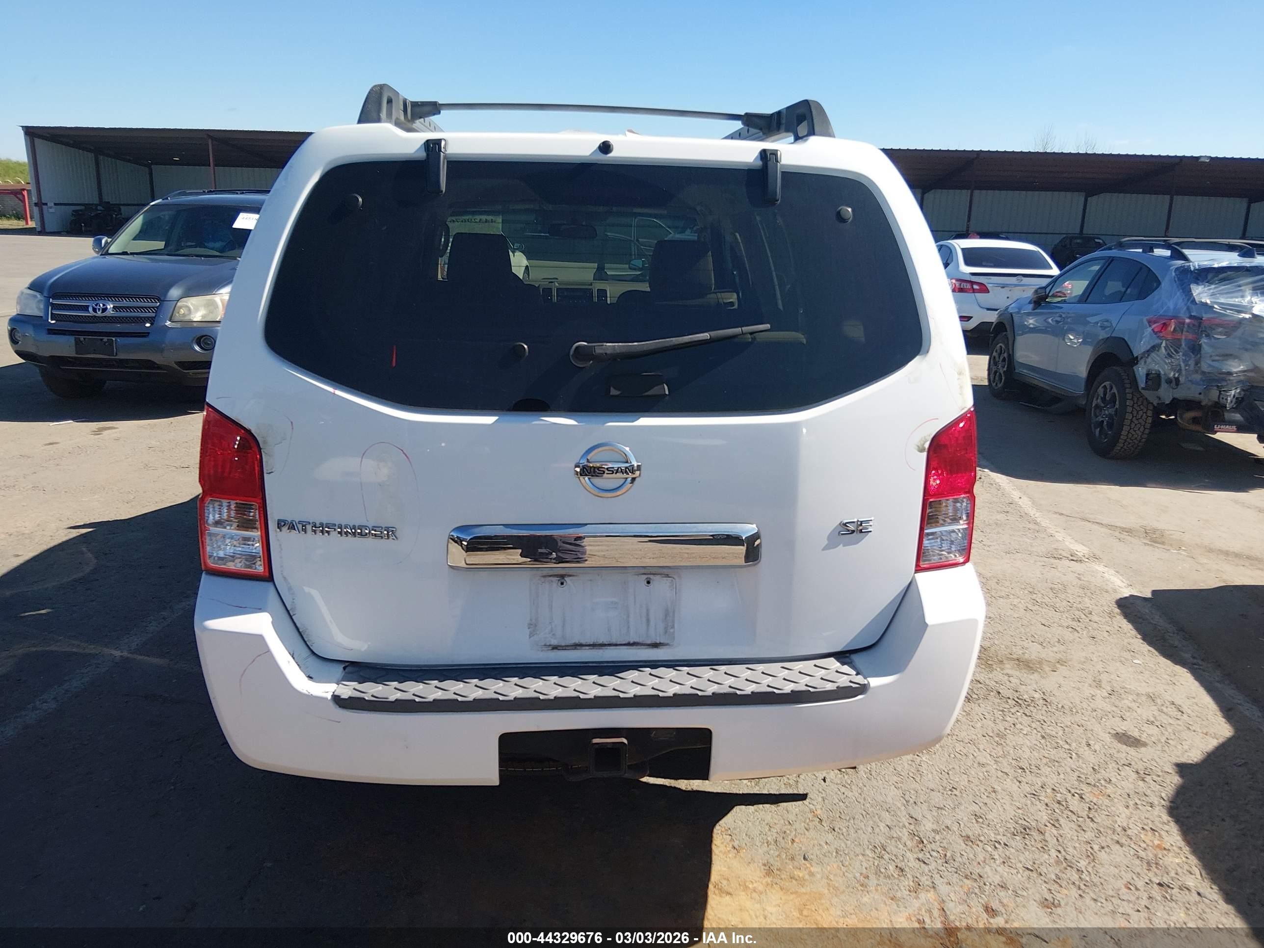 2006 Nissan Pathfinder Se White vin: 5N1AR18U46C600448