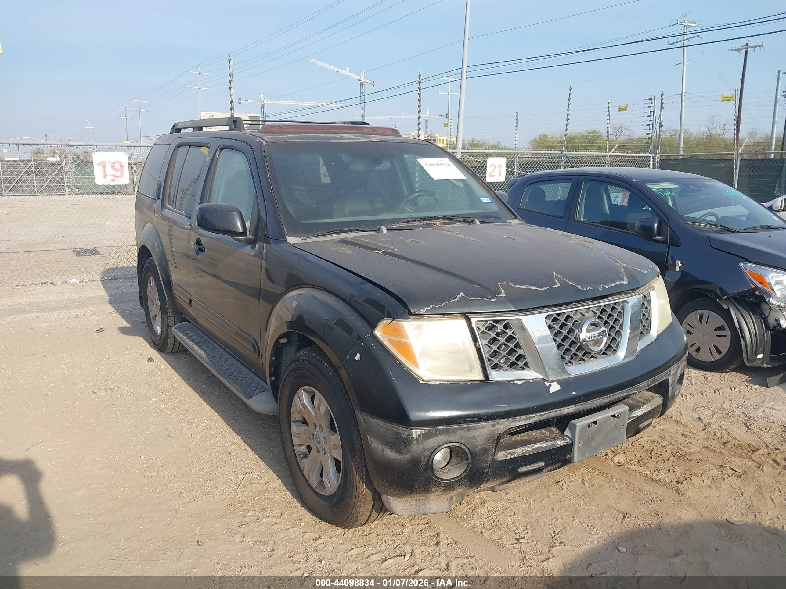 2005 Nissan Pathfinder Se Black vin: 5N1AR18U55C752768