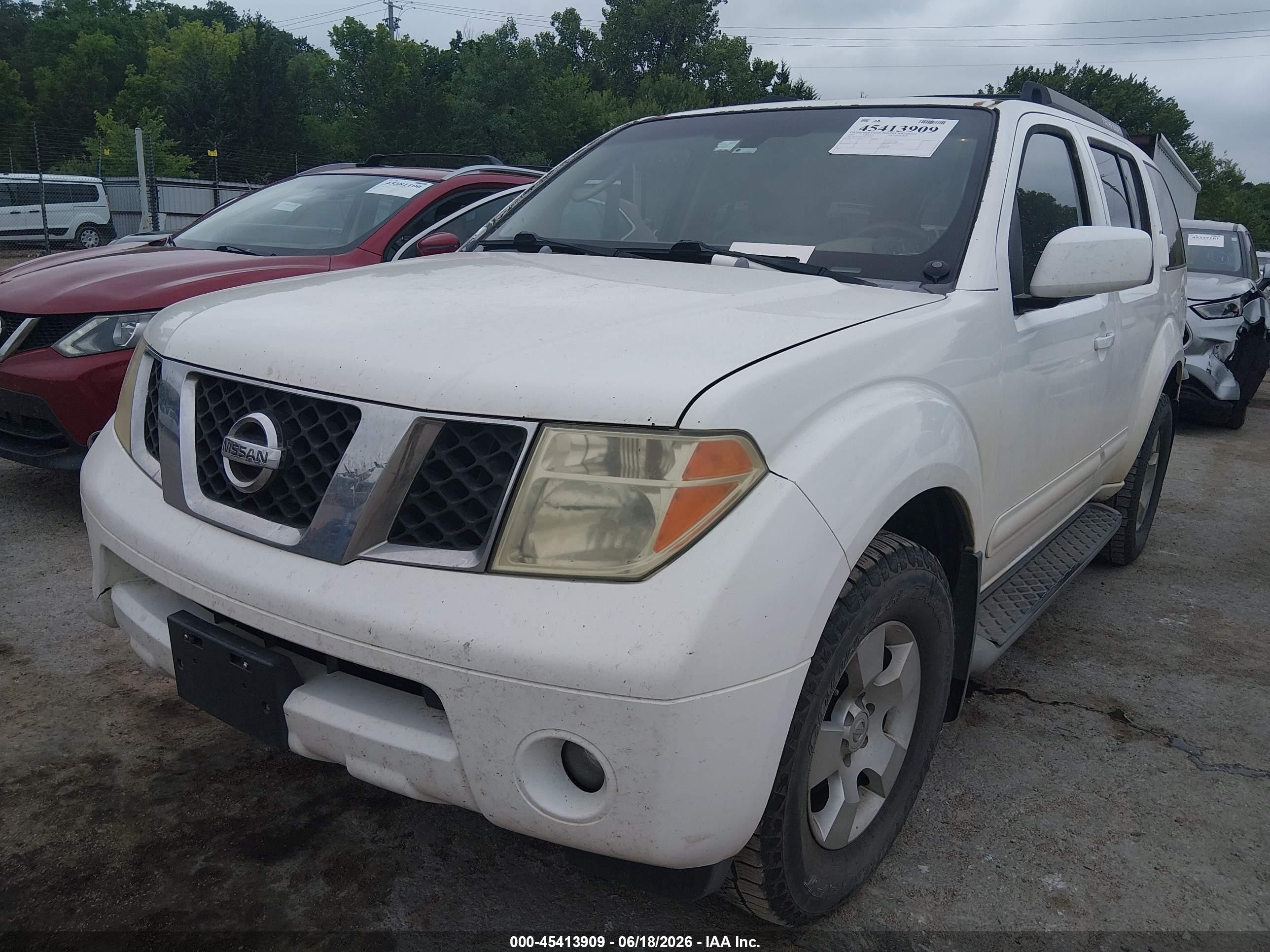 2005 Nissan Pathfinder Se White vin: 5N1AR18U55C754018