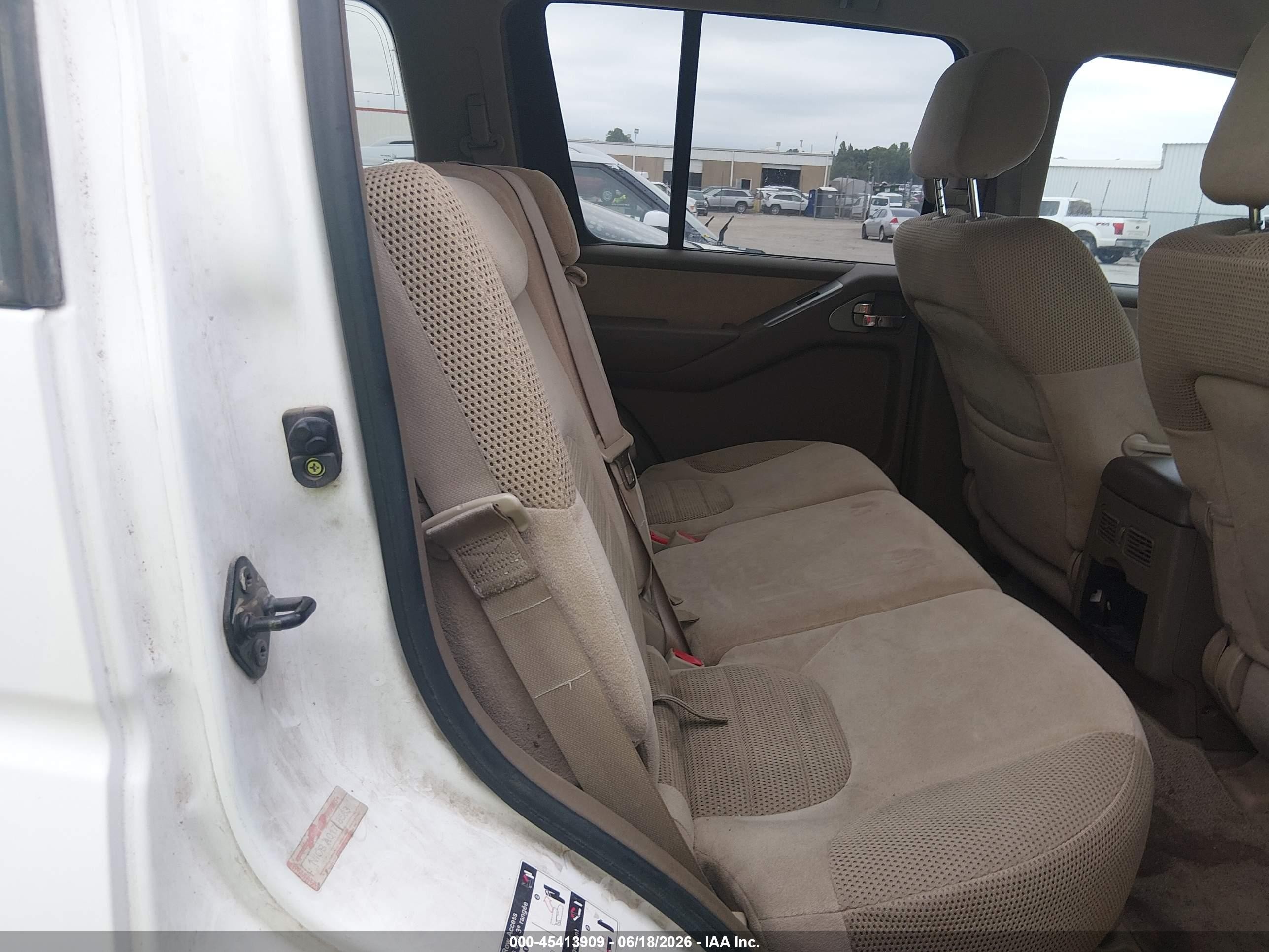 2005 Nissan Pathfinder Se White vin: 5N1AR18U55C754018
