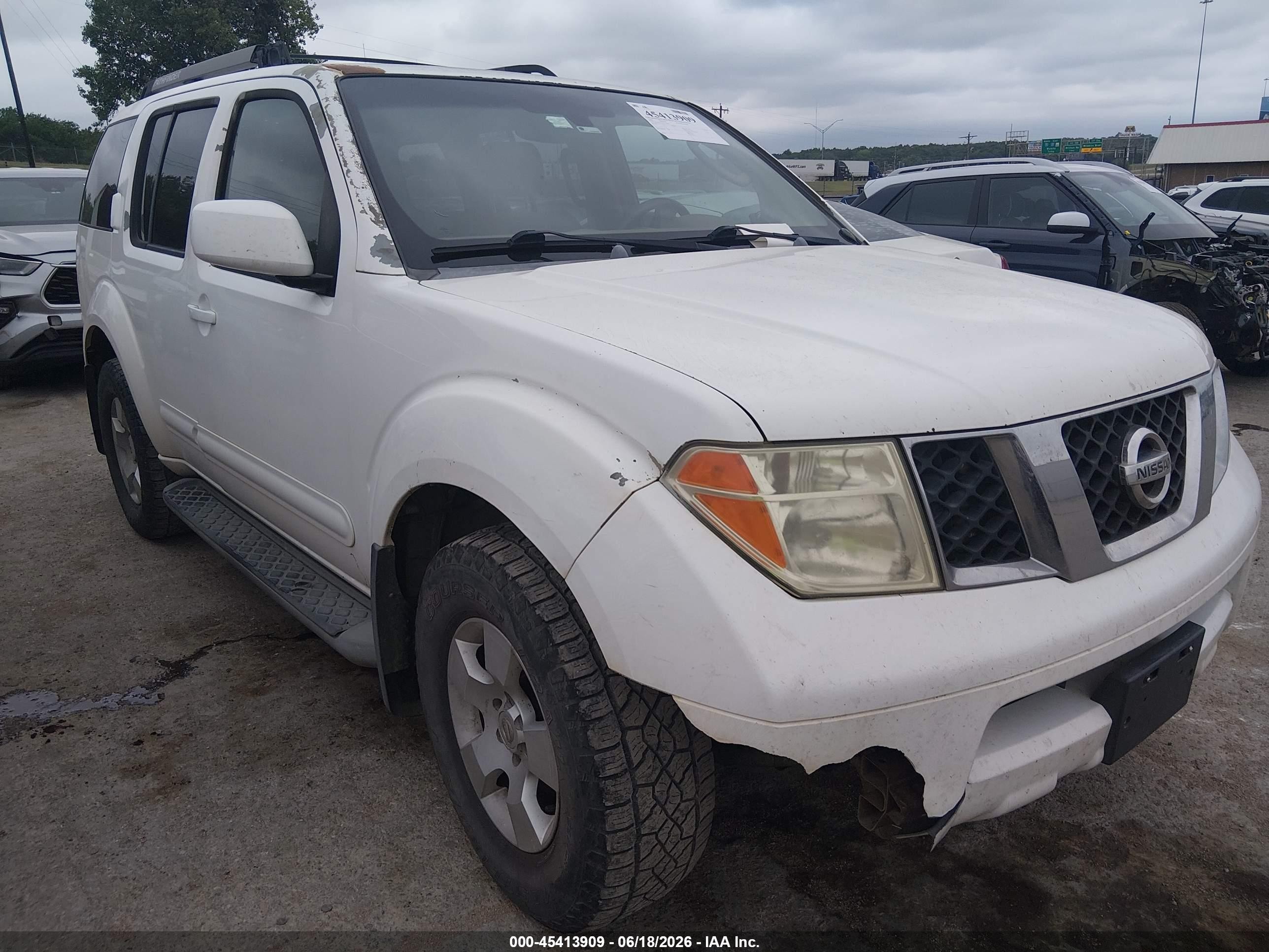 2005 Nissan Pathfinder Se White vin: 5N1AR18U55C754018
