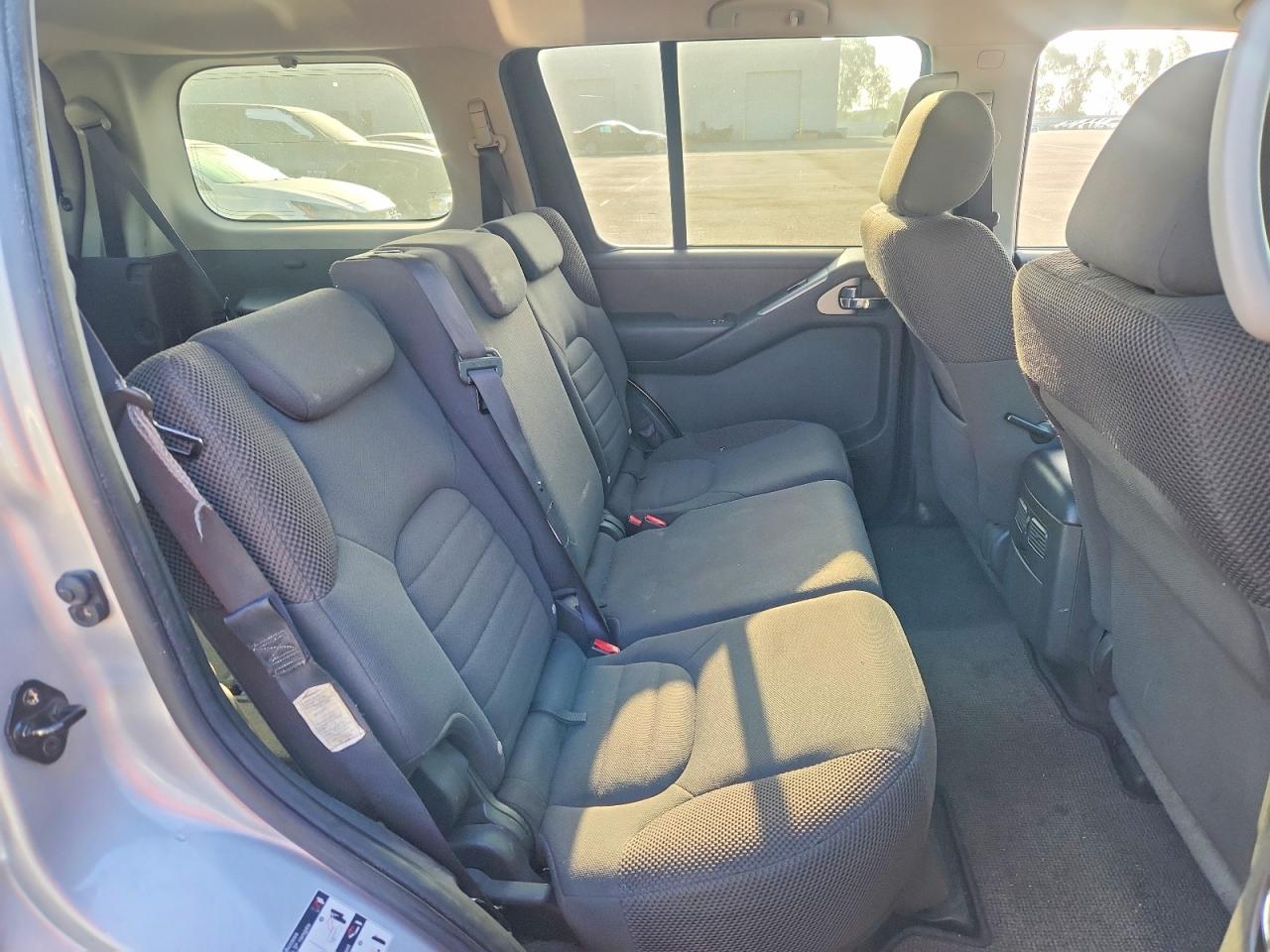 2006 Nissan Pathfinder Le/se/xe Silver vin: 5N1AR18U56C680357
