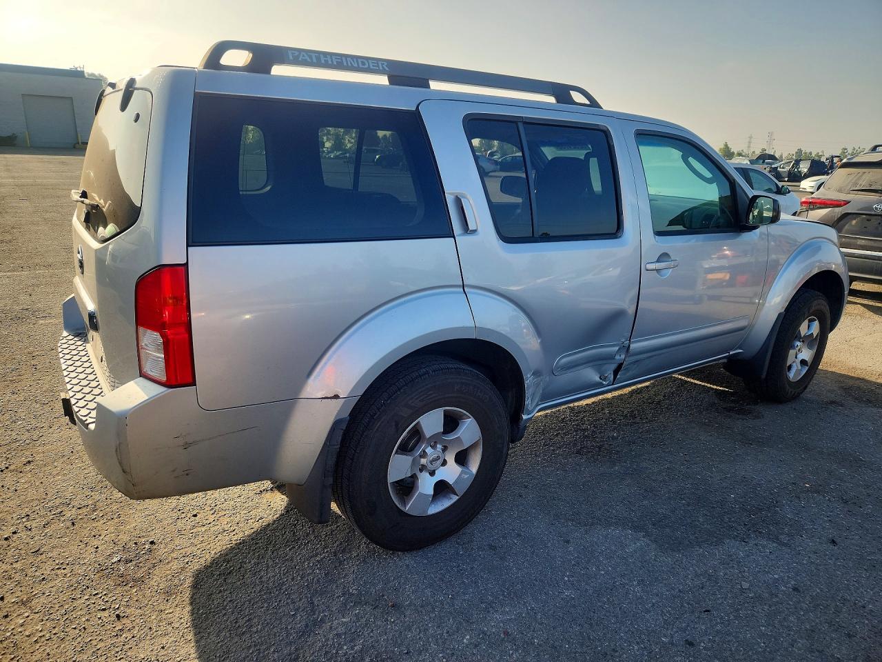 2006 Nissan Pathfinder Le/se/xe Silver vin: 5N1AR18U56C680357
