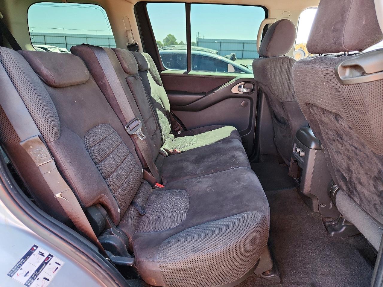 2006 Nissan Pathfinder S Silver vin: 5N1AR18U56C684800