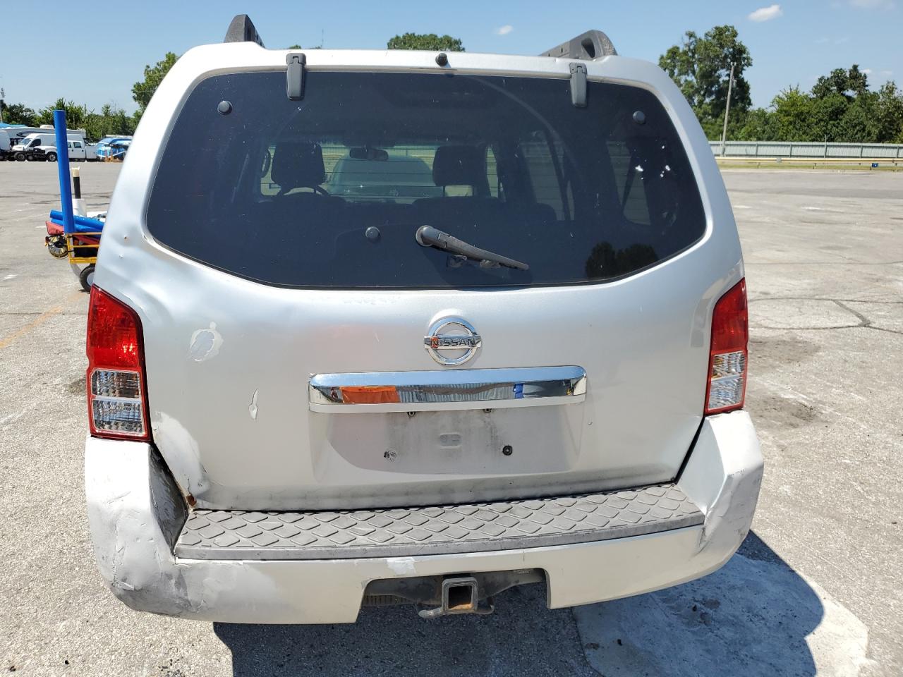 2008 Niss Pathfinder S Silver vin: 5N1AR18U58C655817