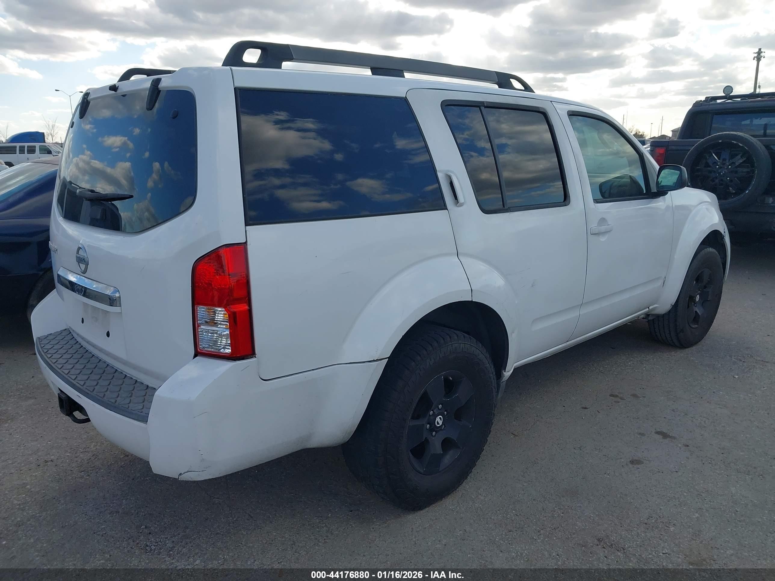 2008 Nissan Pathfinder S White vin: 5N1AR18U68C607100