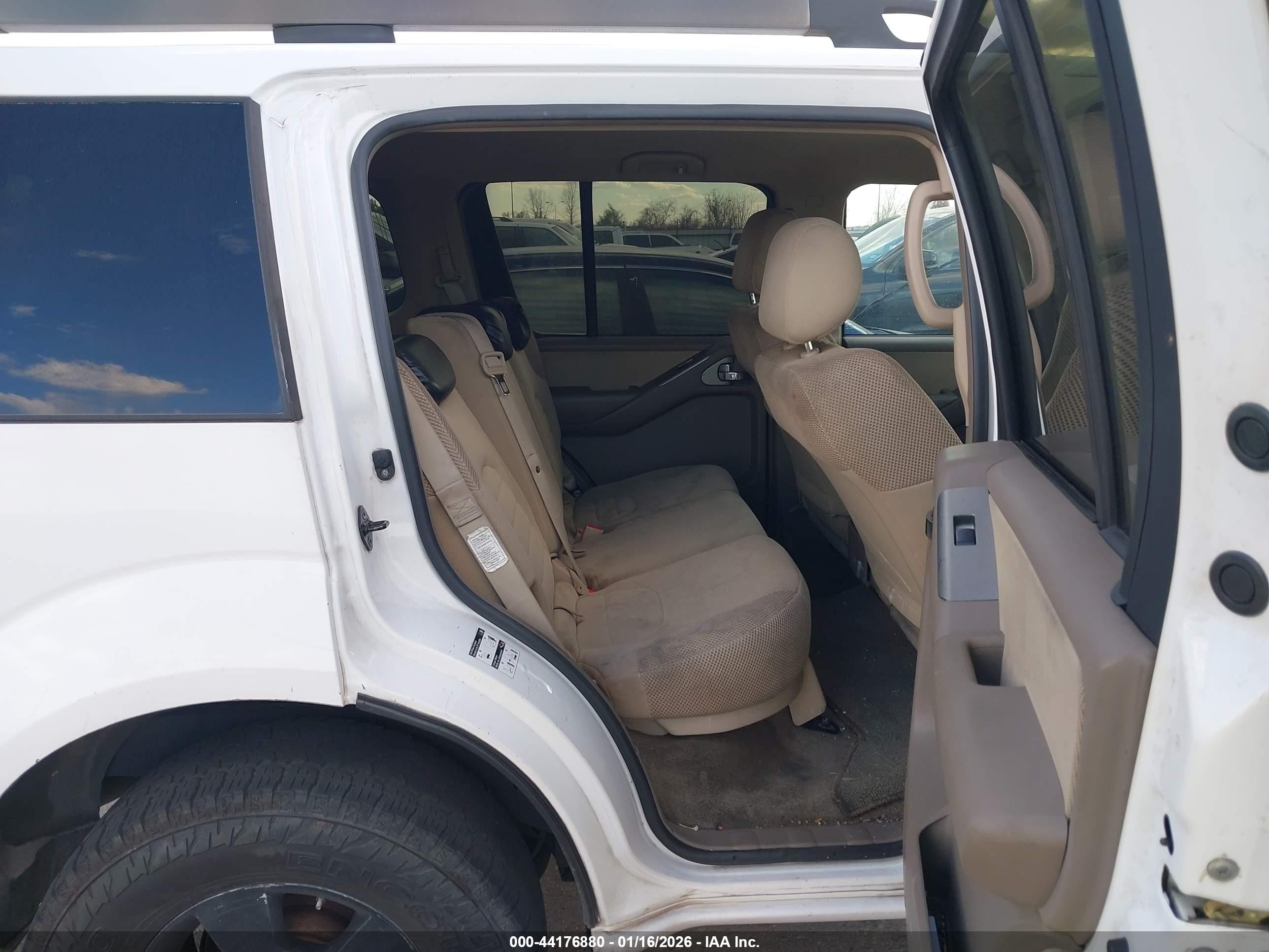 2008 Nissan Pathfinder S White vin: 5N1AR18U68C607100