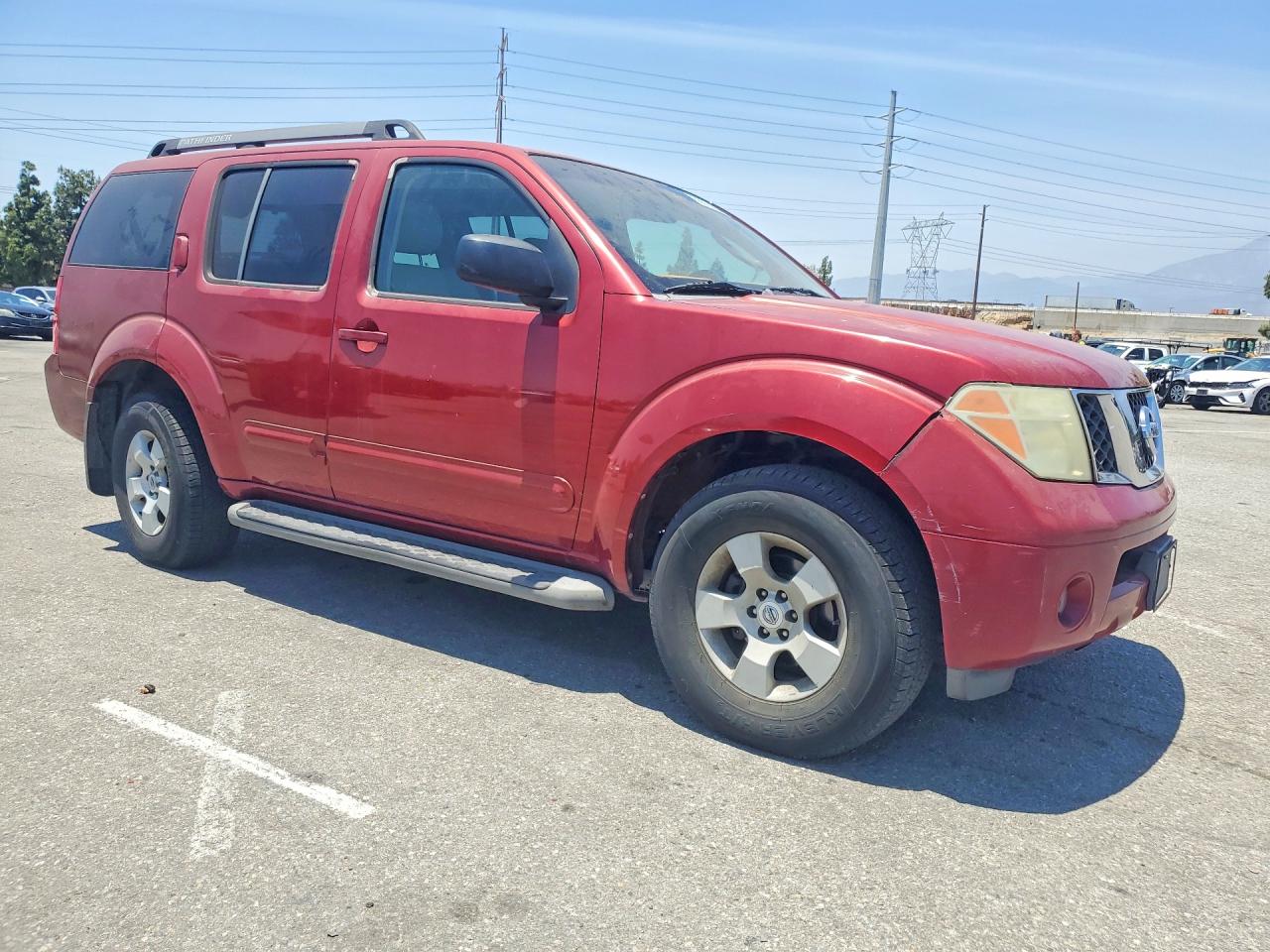 2005 Nissan Pathfinder Xe Red vin: 5N1AR18U75C711008