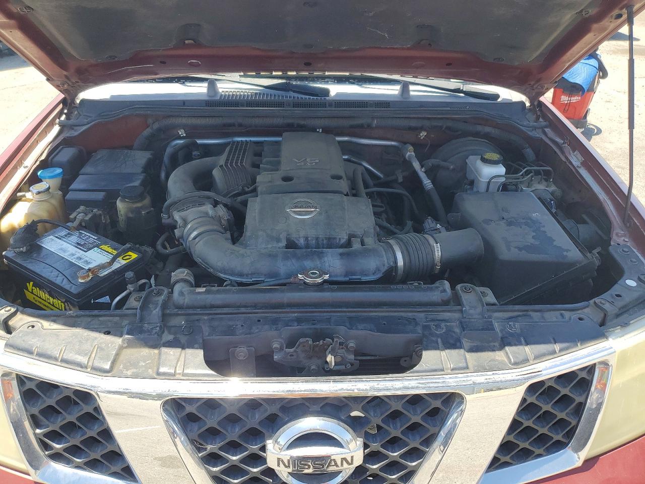 2005 Nissan Pathfinder Xe Red vin: 5N1AR18U75C711008