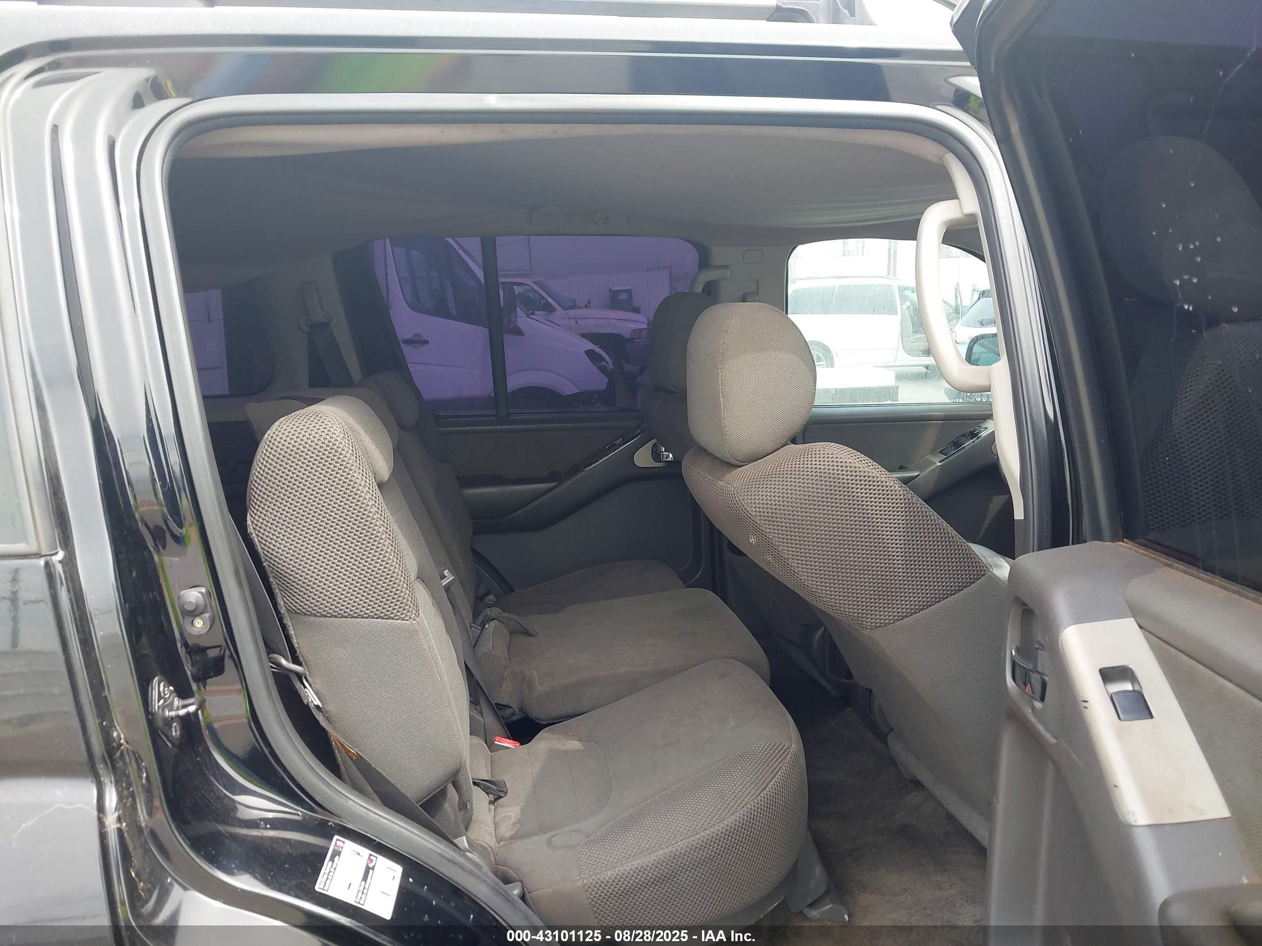 2005 Nissan Pathfinder Xe Black vin: 5N1AR18U85C746785