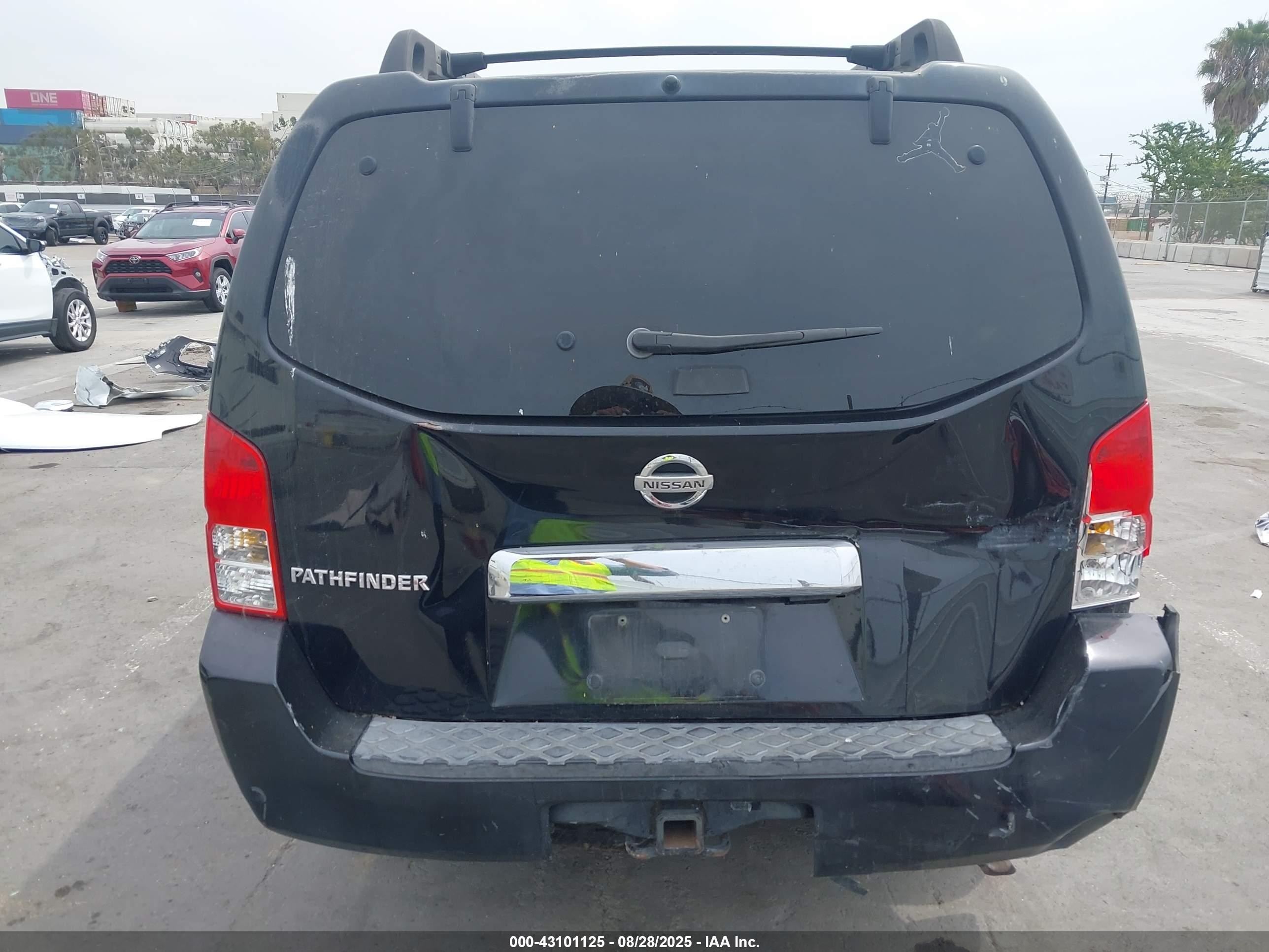 2005 Nissan Pathfinder Xe Black vin: 5N1AR18U85C746785
