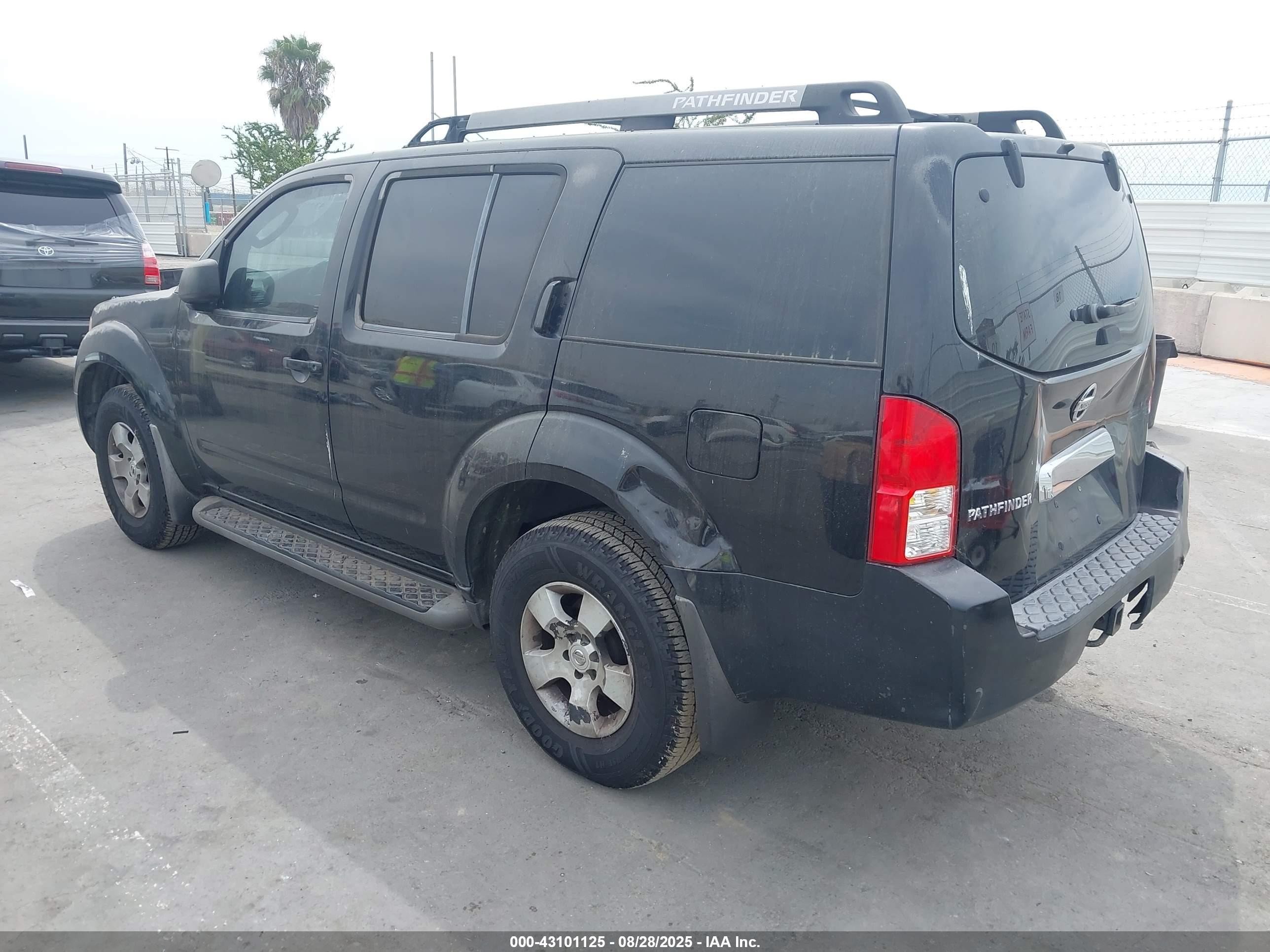 2005 Nissan Pathfinder Xe Black vin: 5N1AR18U85C746785