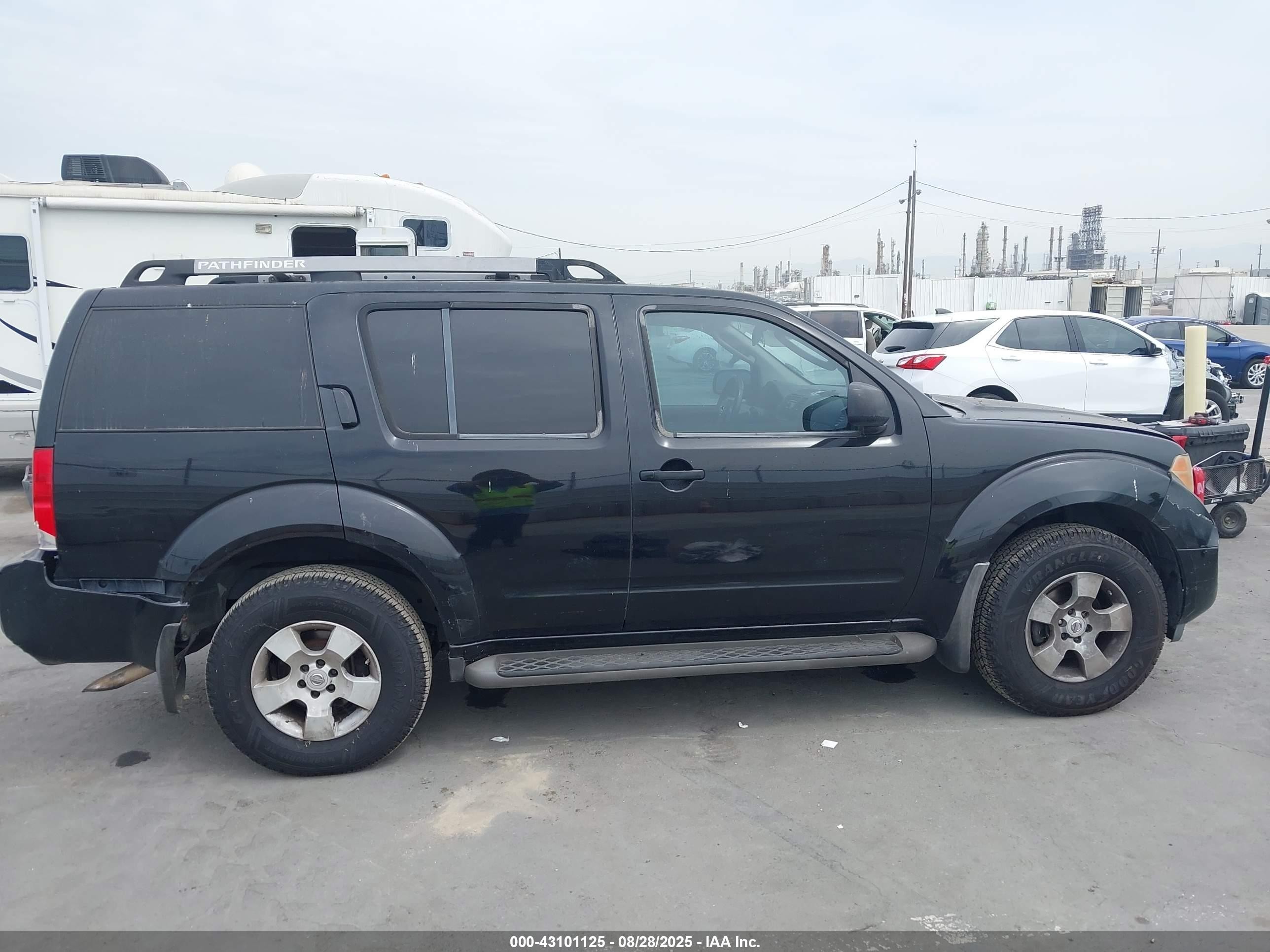 2005 Nissan Pathfinder Xe Black vin: 5N1AR18U85C746785