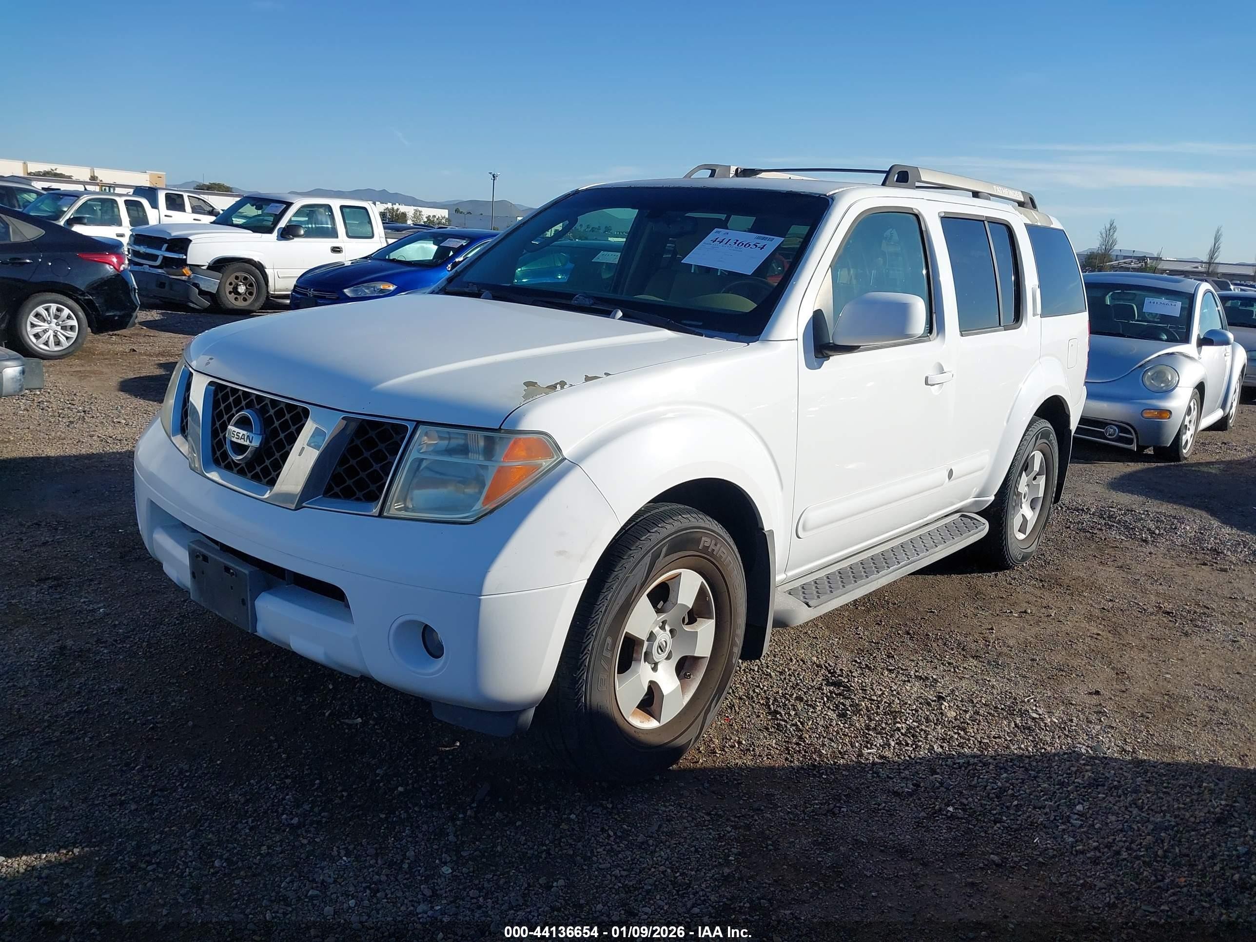 2005 Nissan Pathfinder Se White vin: 5N1AR18U85C776403