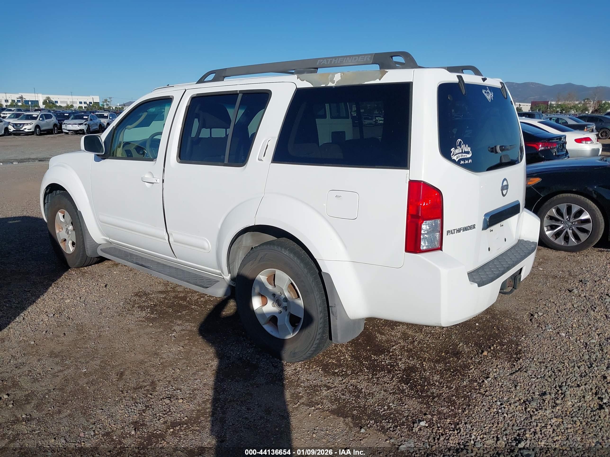 2005 Nissan Pathfinder Se White vin: 5N1AR18U85C776403