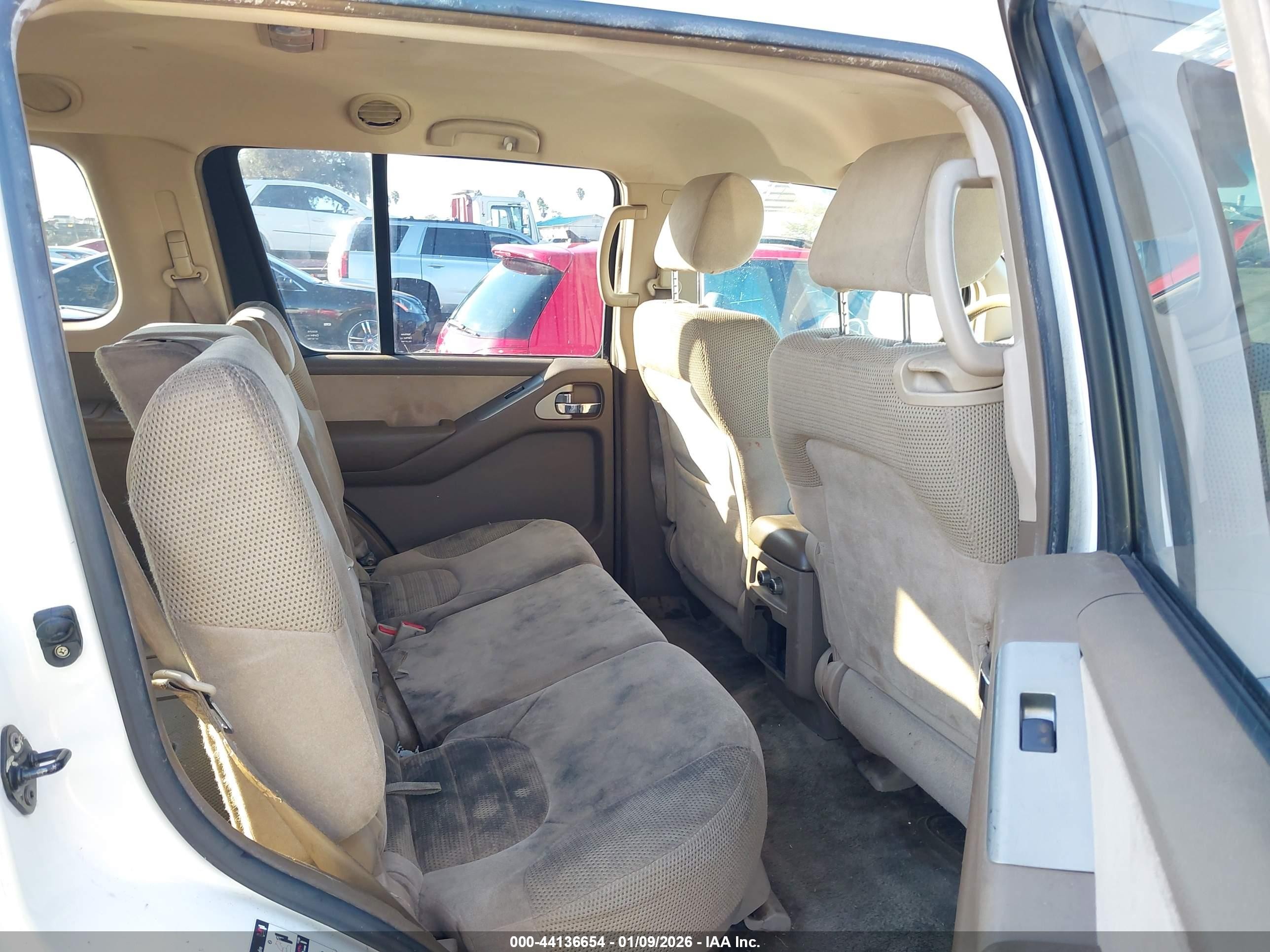 2005 Nissan Pathfinder Se White vin: 5N1AR18U85C776403