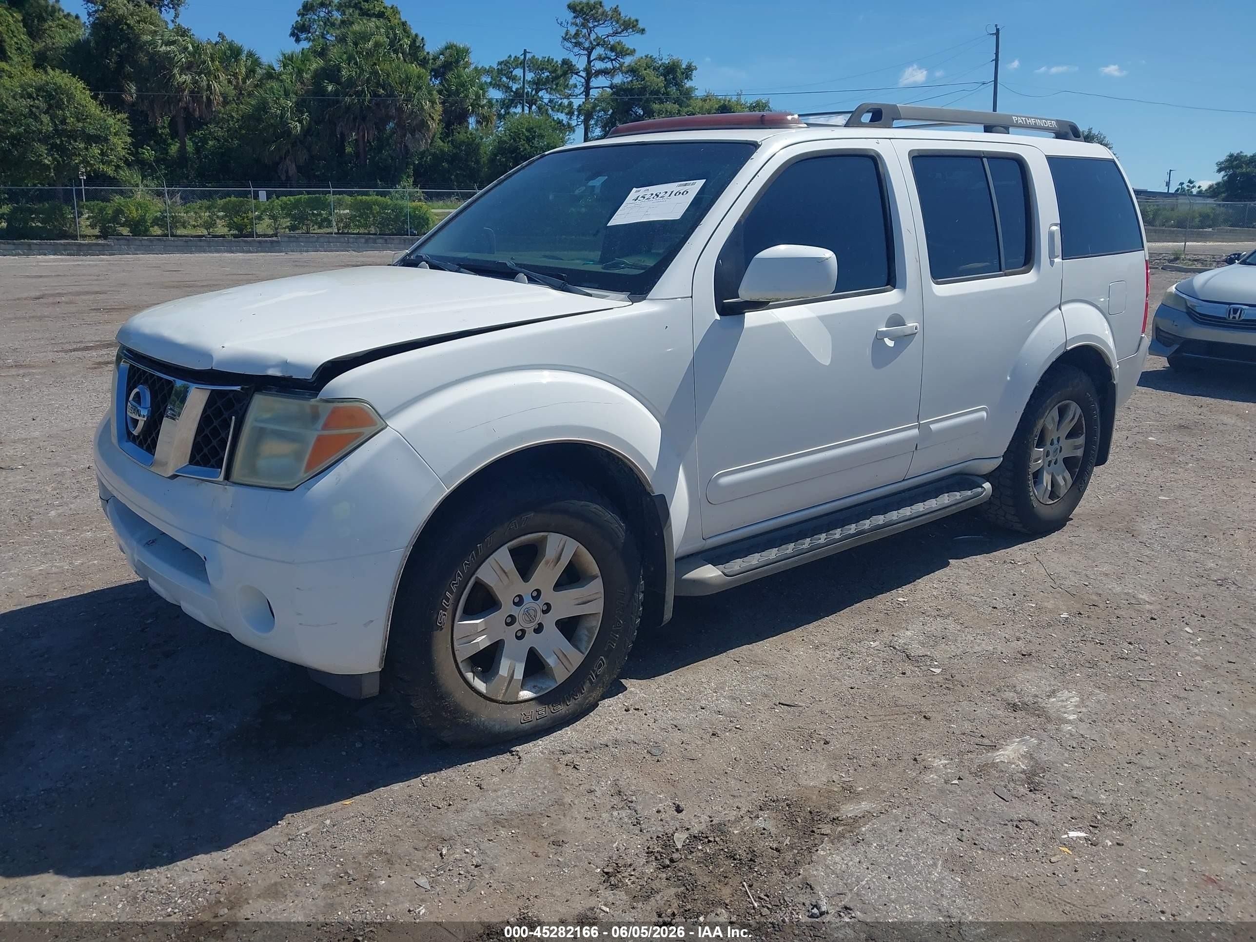 2007 Nissan Pathfinder Le White vin: 5N1AR18U87C644146