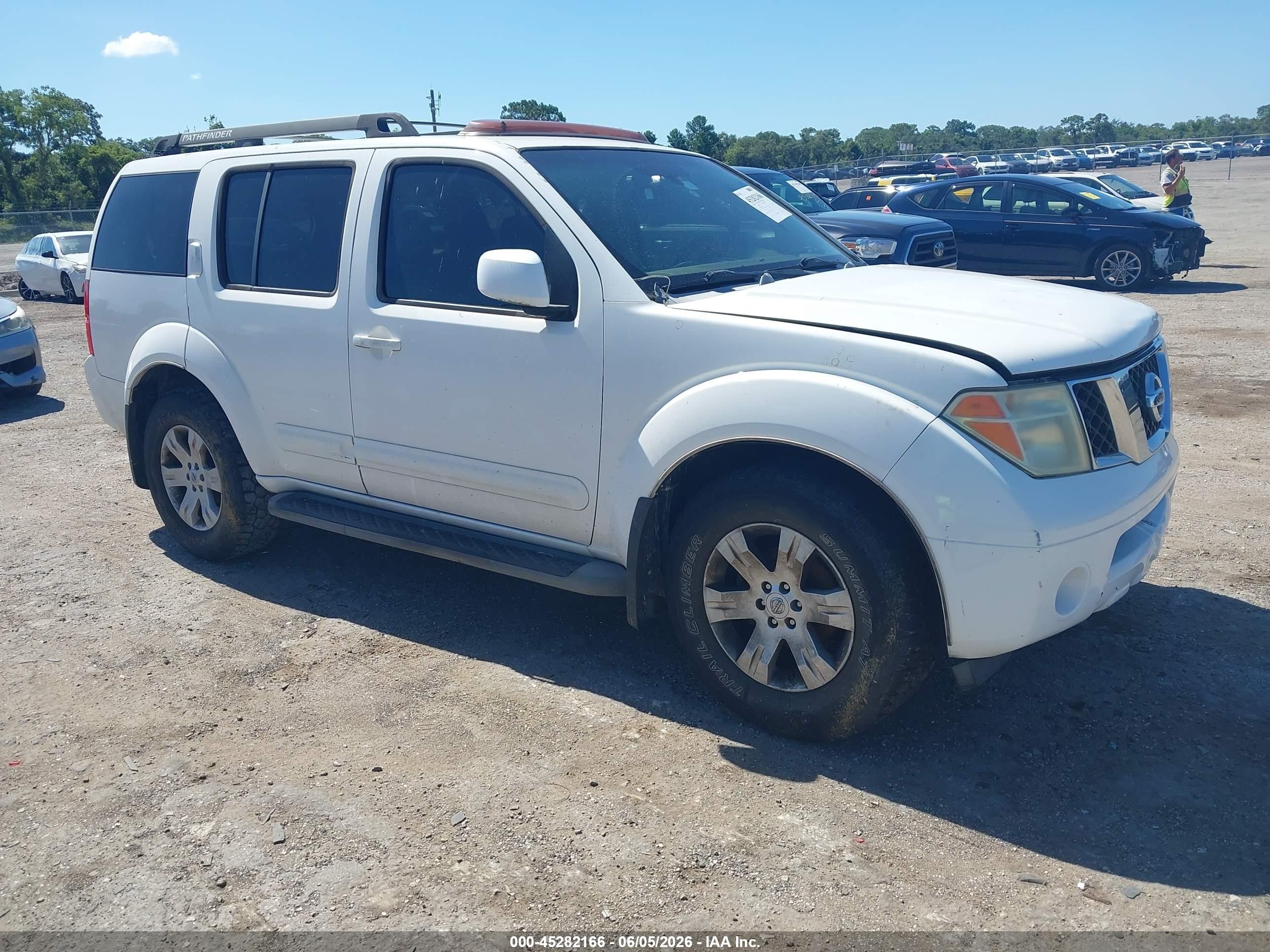 2007 Nissan Pathfinder Le White vin: 5N1AR18U87C644146