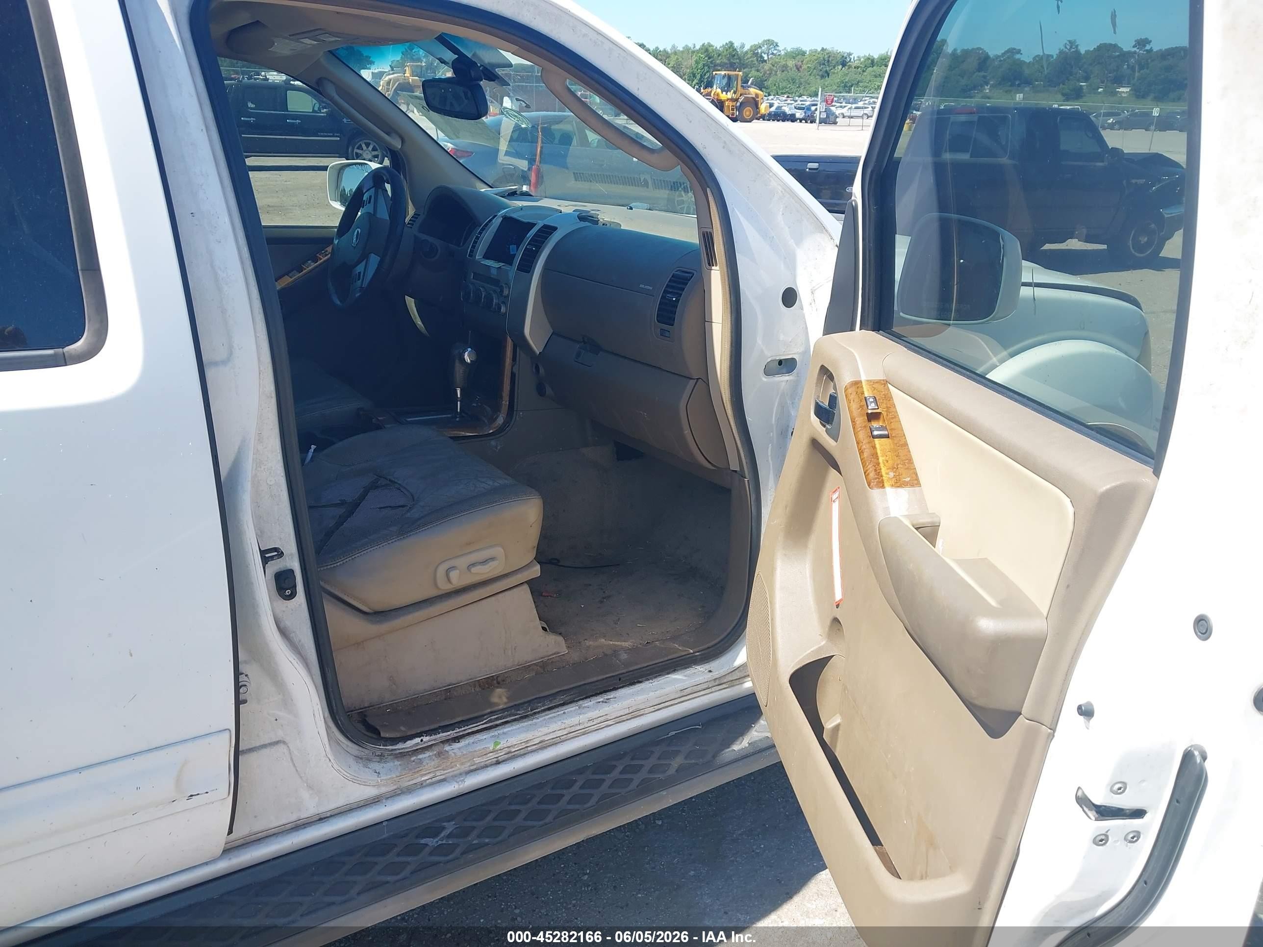 2007 Nissan Pathfinder Le White vin: 5N1AR18U87C644146