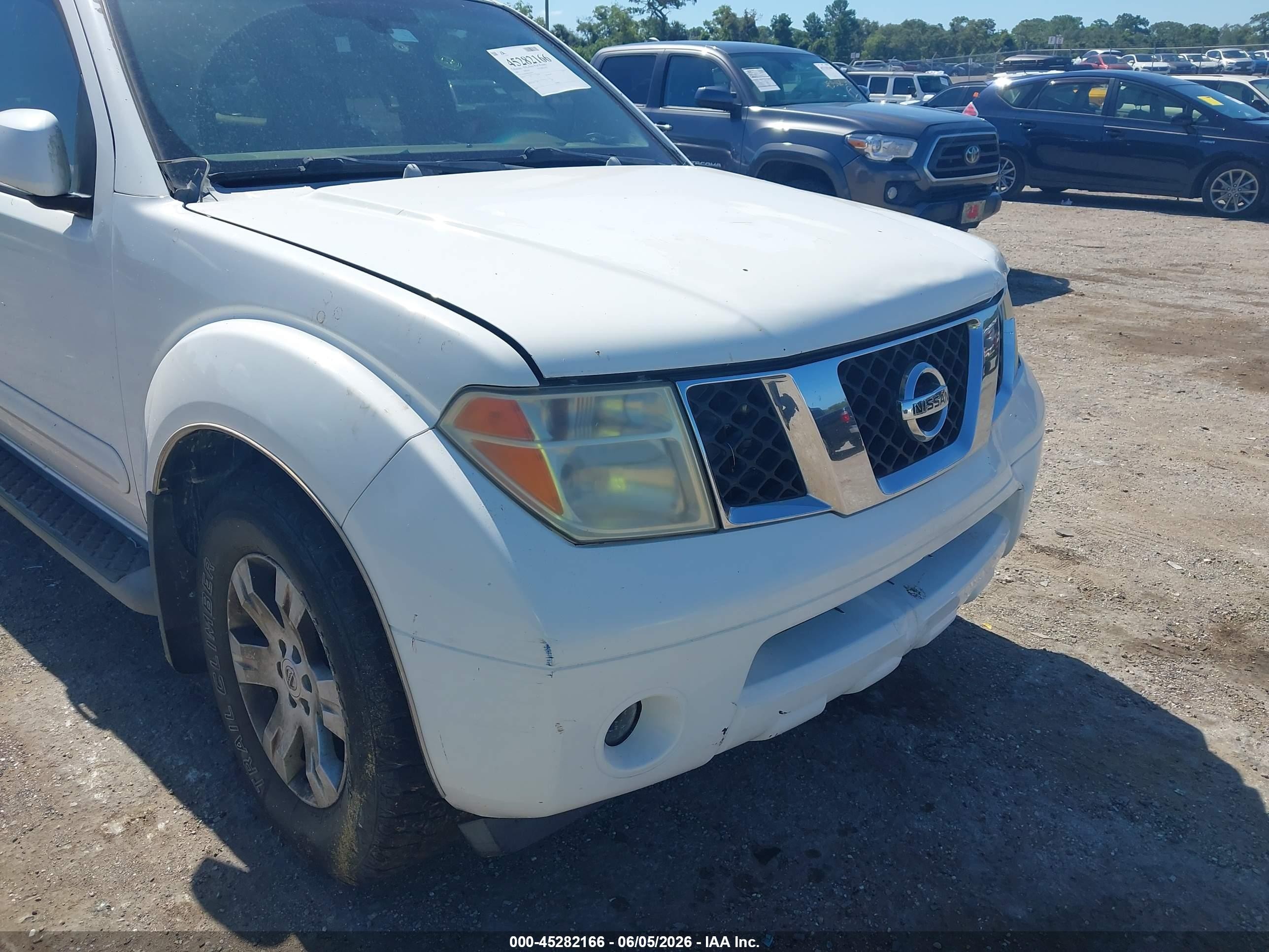 2007 Nissan Pathfinder Le White vin: 5N1AR18U87C644146