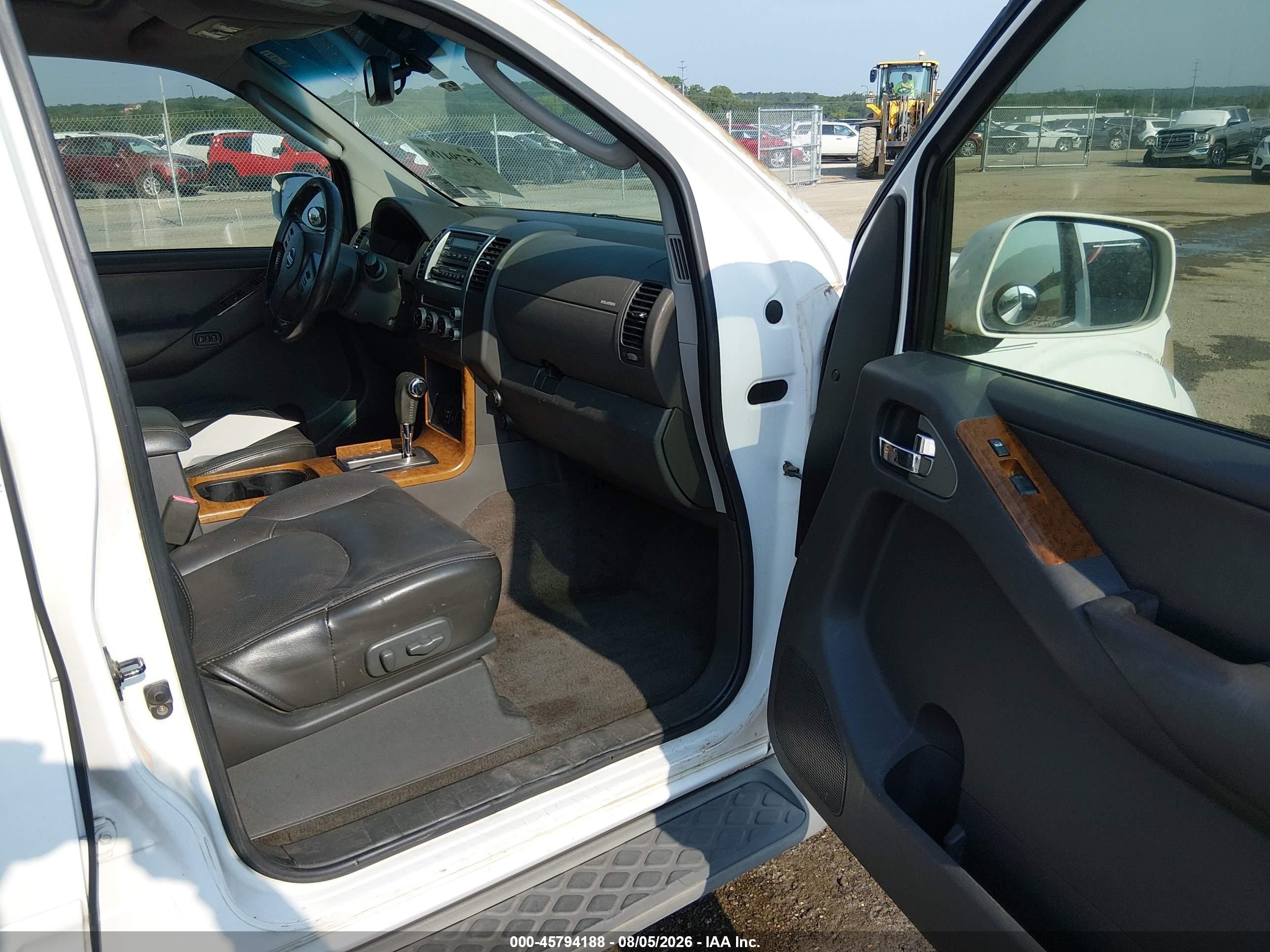 2006 Nissan Pathfinder Le White vin: 5N1AR18U96C680071