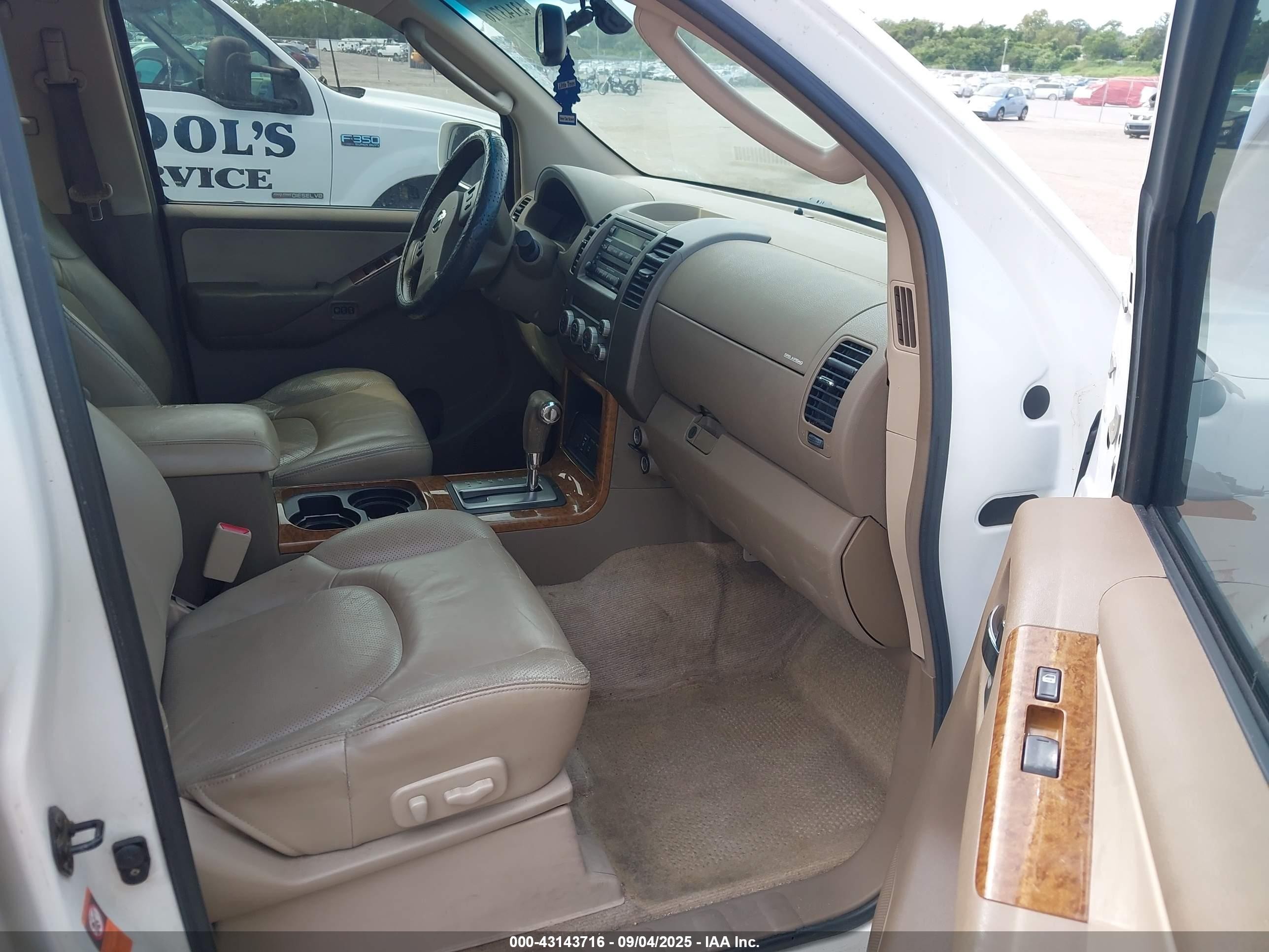 2005 Nissan Pathfinder Le White vin: 5N1AR18UX5C703534