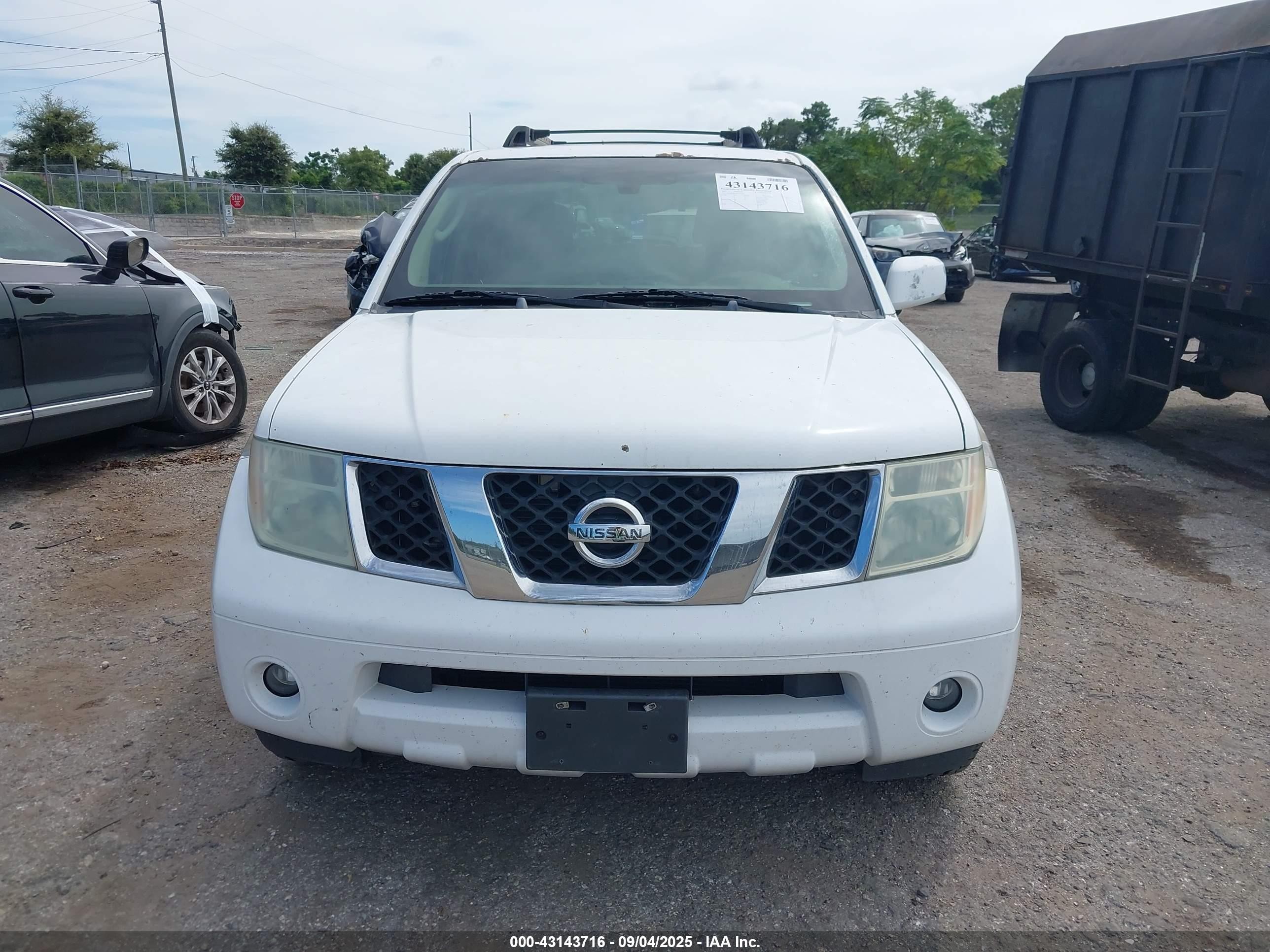 2005 Nissan Pathfinder Le White vin: 5N1AR18UX5C703534
