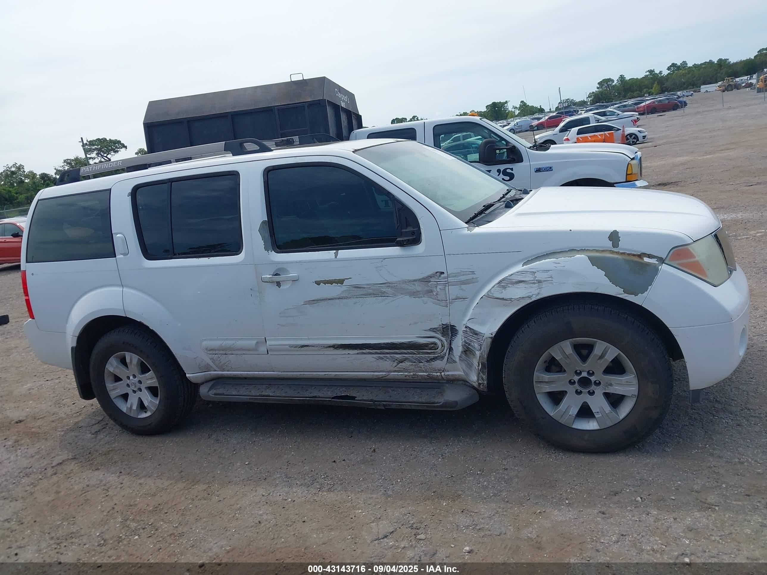 2005 Nissan Pathfinder Le White vin: 5N1AR18UX5C703534