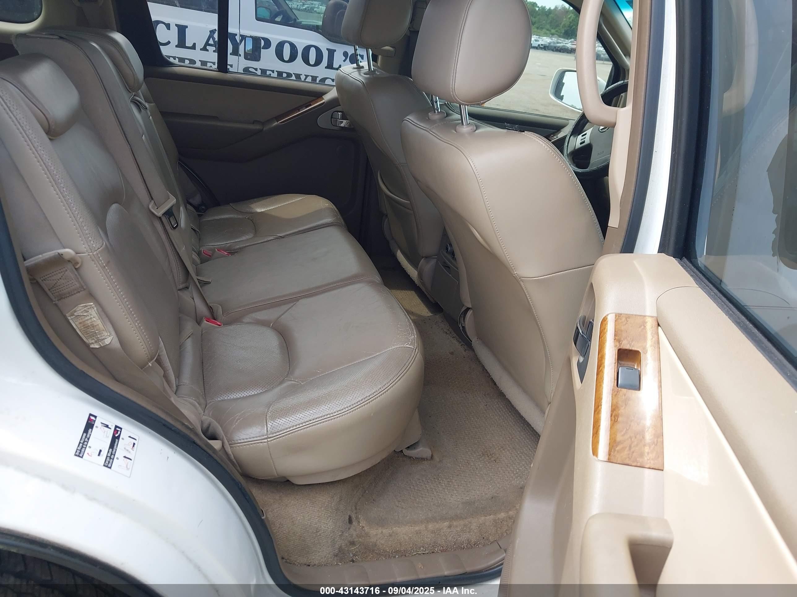 2005 Nissan Pathfinder Le White vin: 5N1AR18UX5C703534