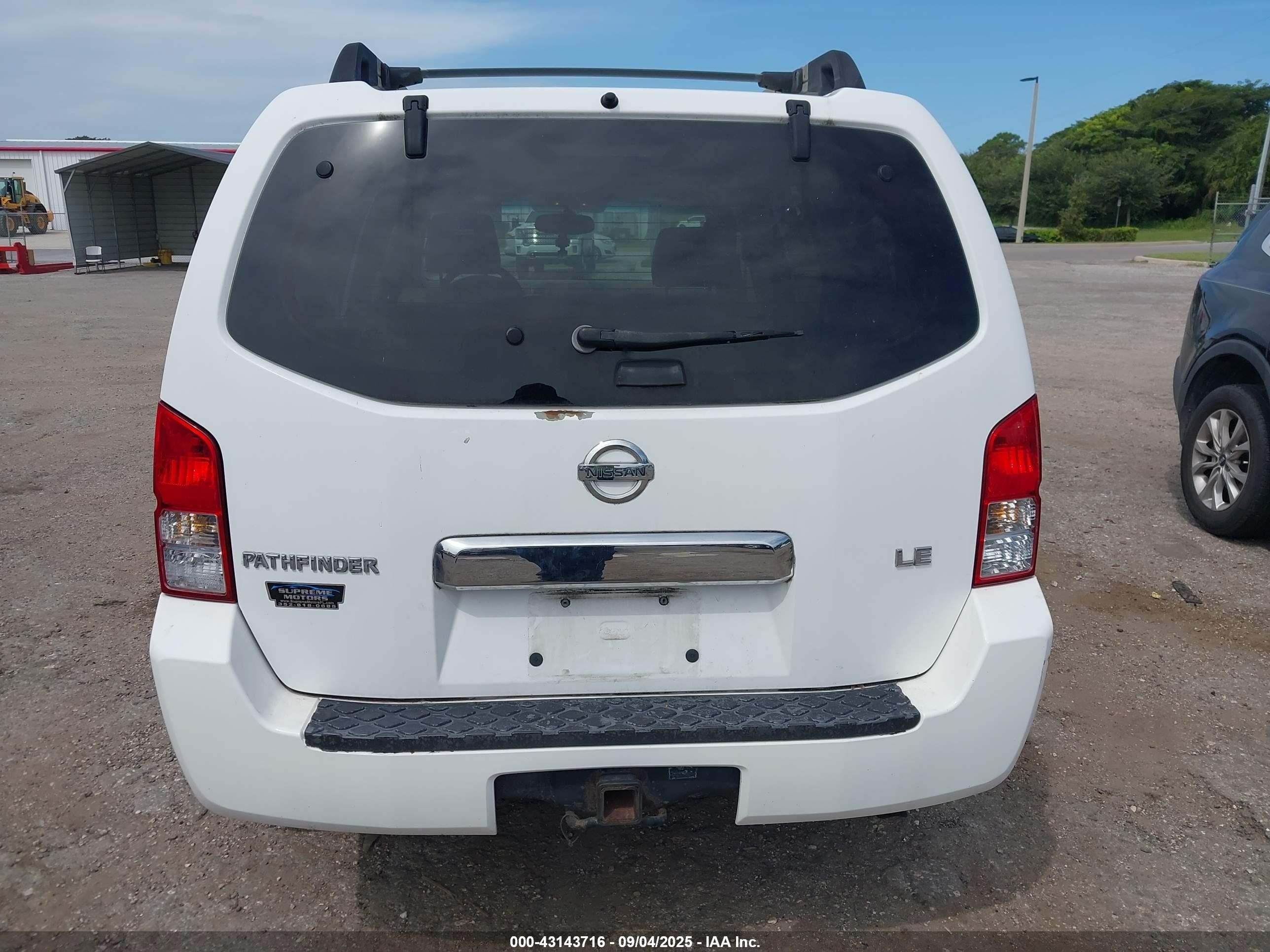 2005 Nissan Pathfinder Le White vin: 5N1AR18UX5C703534