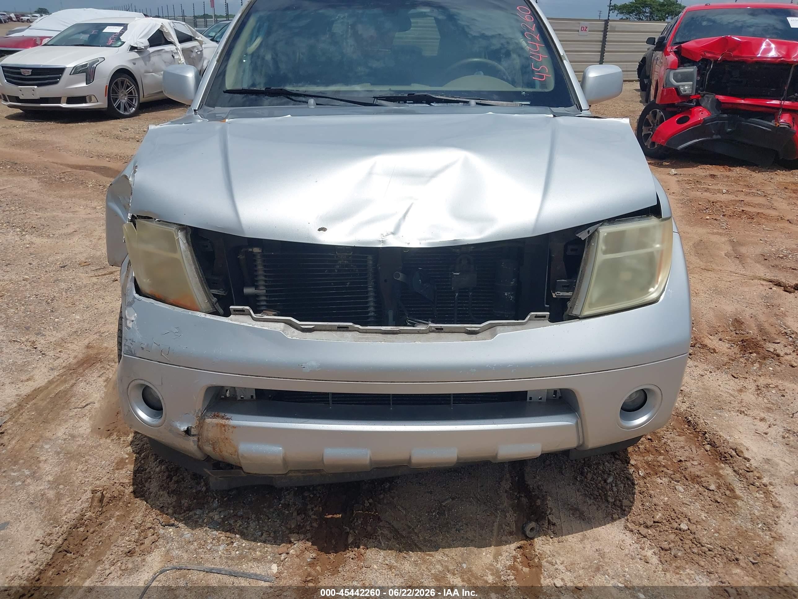 2005 Nissan Pathfinder Le Silver vin: 5N1AR18UX5C783790