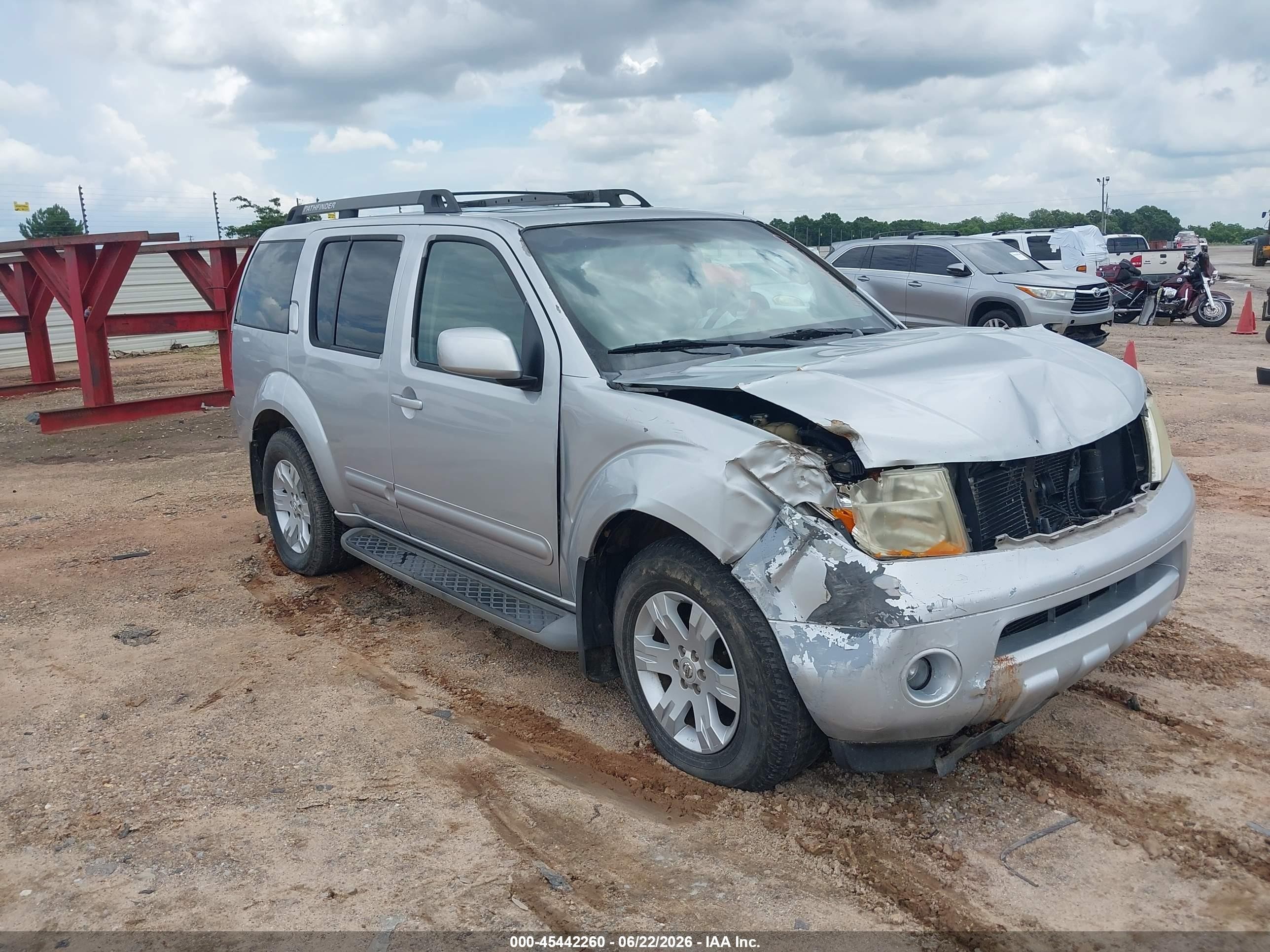 2005 Nissan Pathfinder Le Silver vin: 5N1AR18UX5C783790