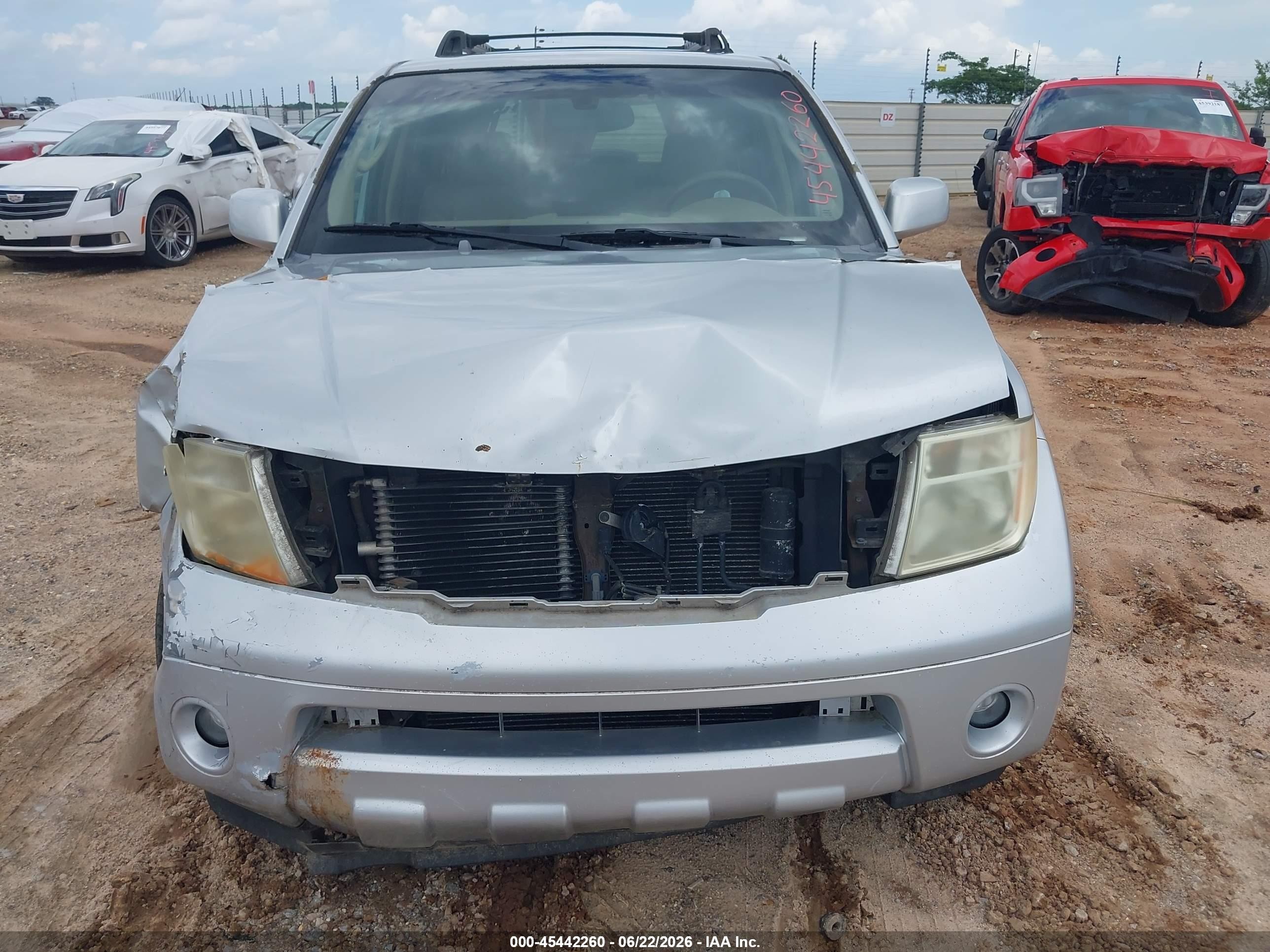 2005 Nissan Pathfinder Le Silver vin: 5N1AR18UX5C783790