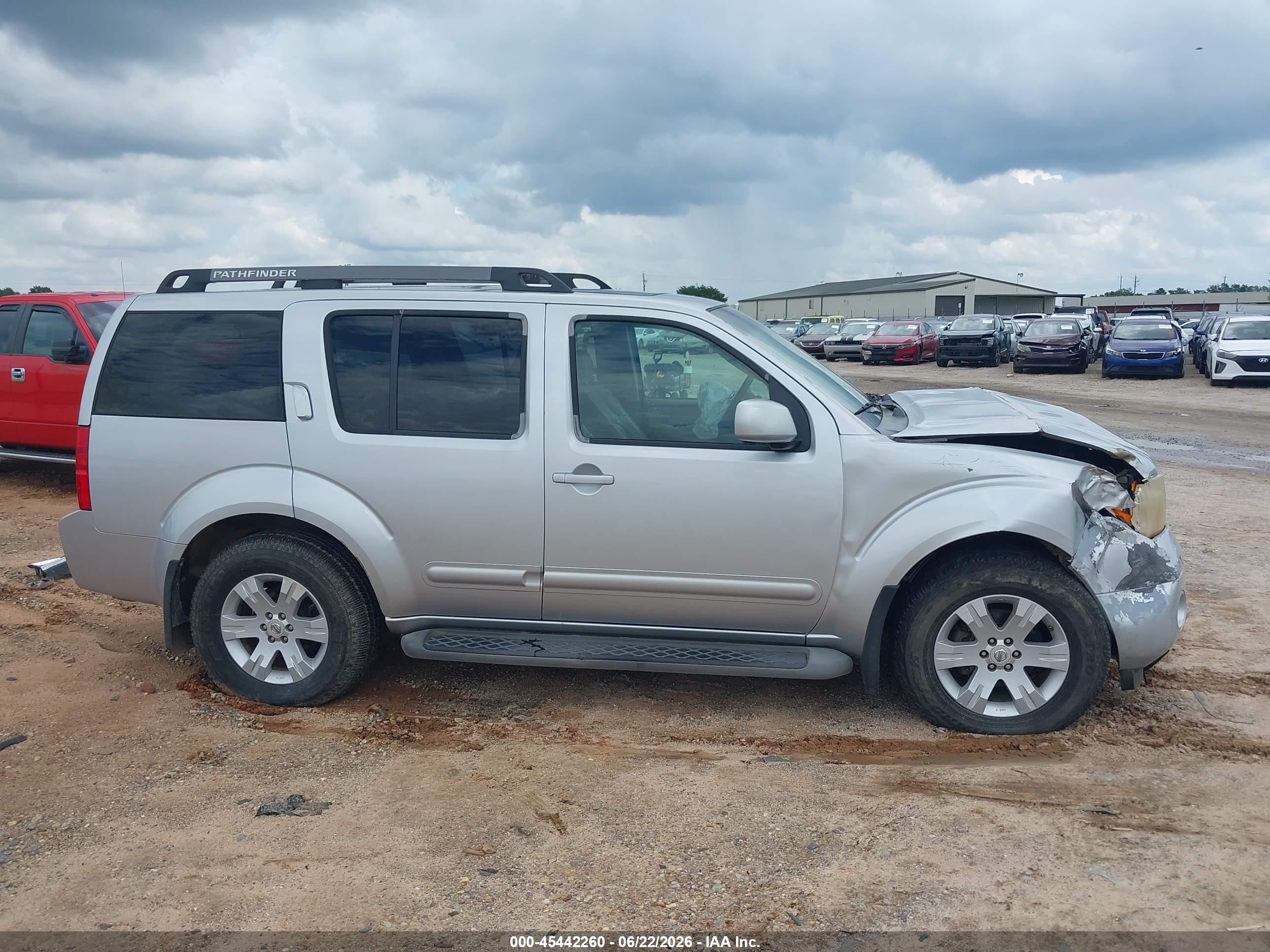 2005 Nissan Pathfinder Le Silver vin: 5N1AR18UX5C783790