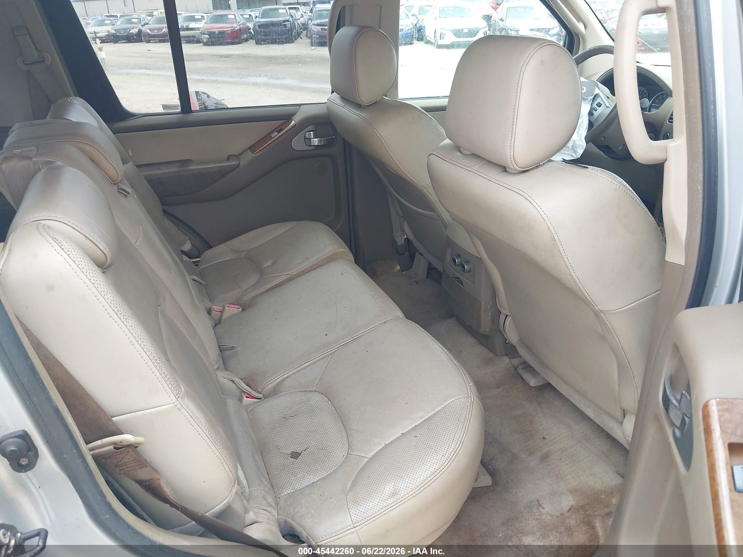 2005 Nissan Pathfinder Le Silver vin: 5N1AR18UX5C783790