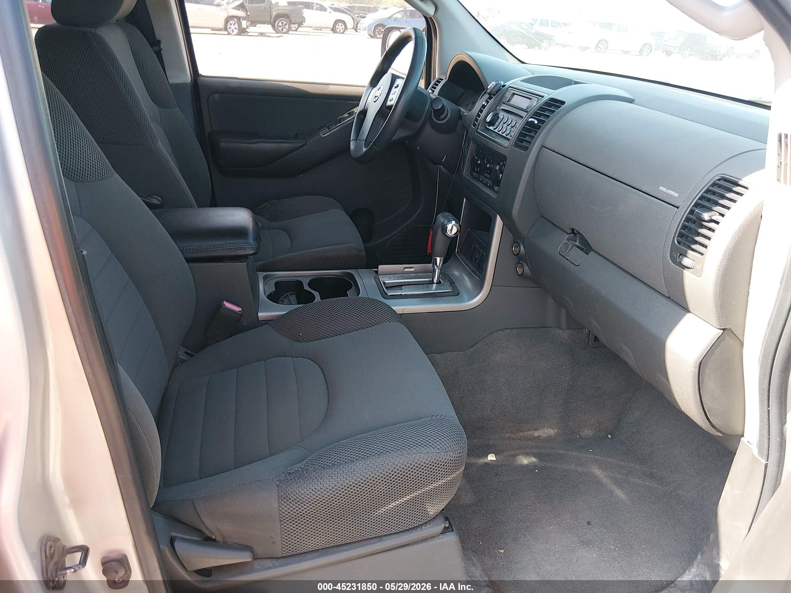 2006 Nissan Pathfinder S Silver vin: 5N1AR18UX6C658810